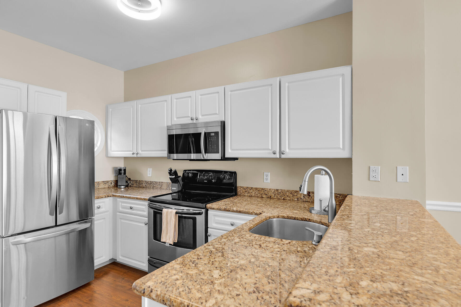 5018 Sunset Village Drive, D-050 Property Photo 10