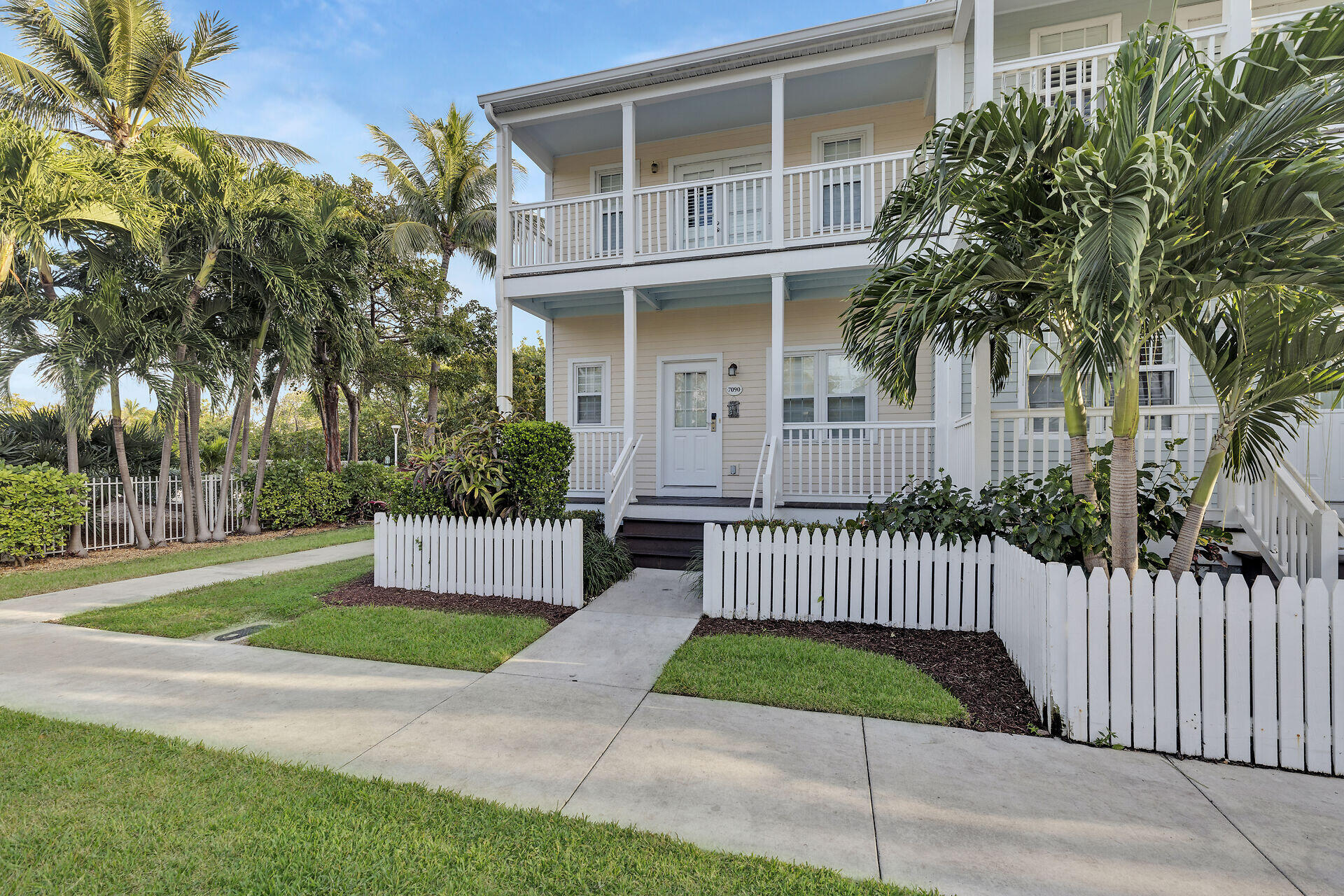 7090 Hawks Cay Boulevard Property Photo 2