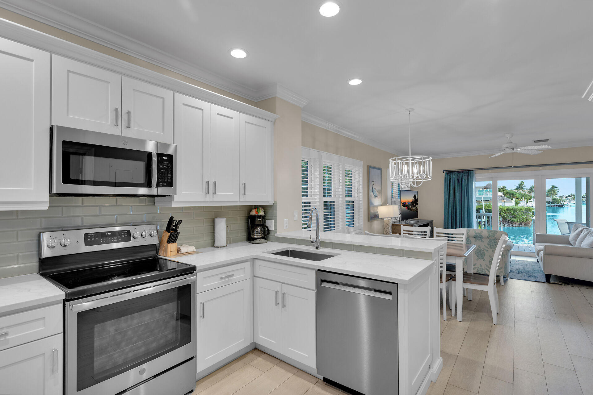 7090 Hawks Cay Boulevard Property Photo 3