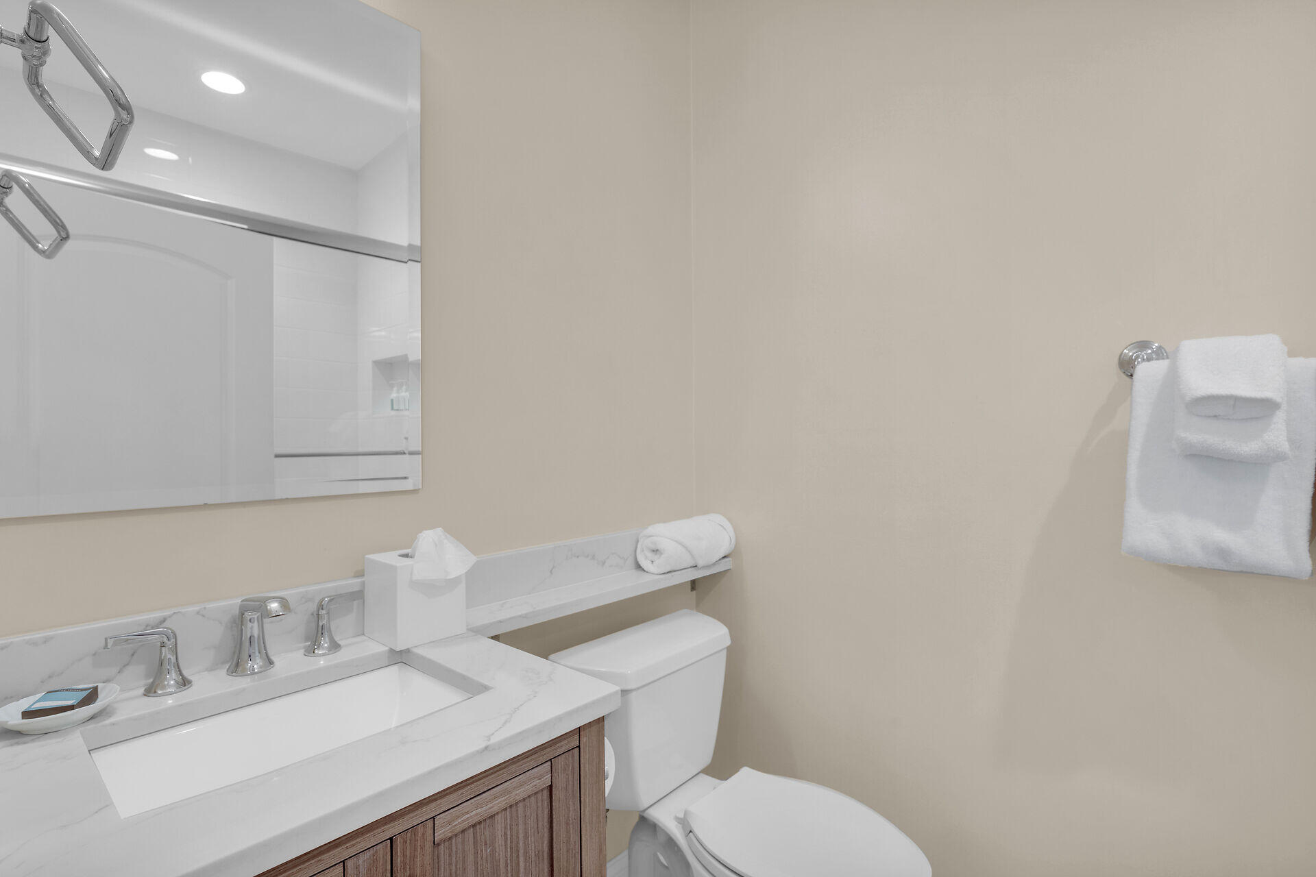 7090 Hawks Cay Boulevard Property Photo 16