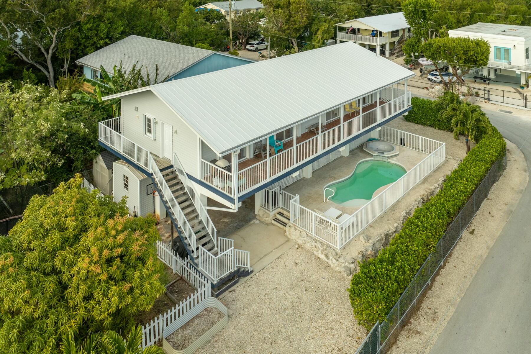 1010 Snapper Lane Property Photo 2