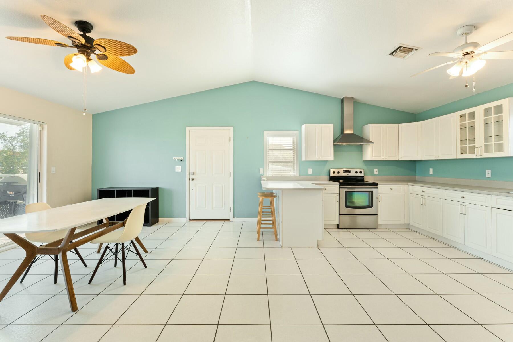 1010 Snapper Lane Property Photo 8