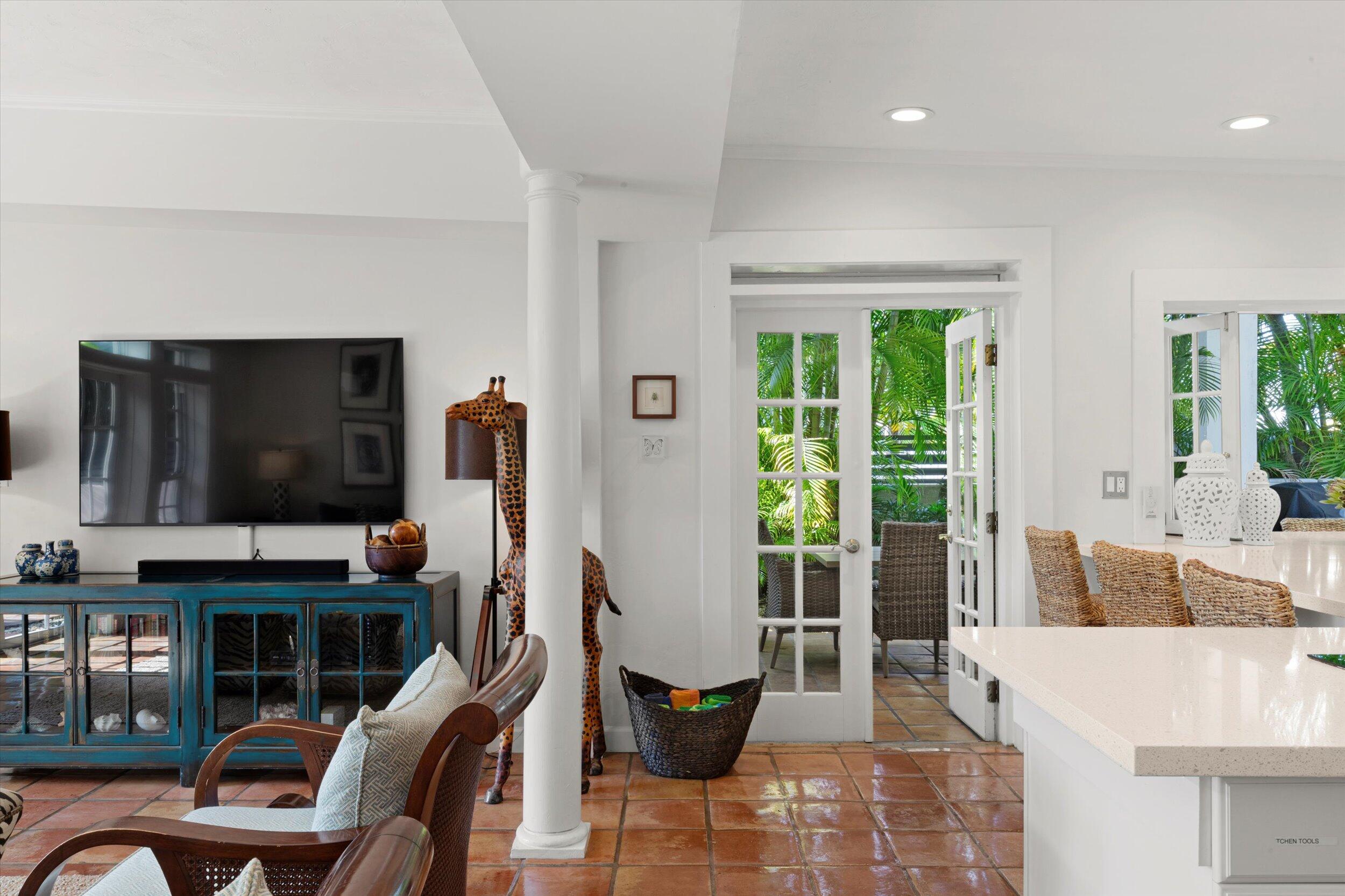1511 Johnson Street Property Photo 10