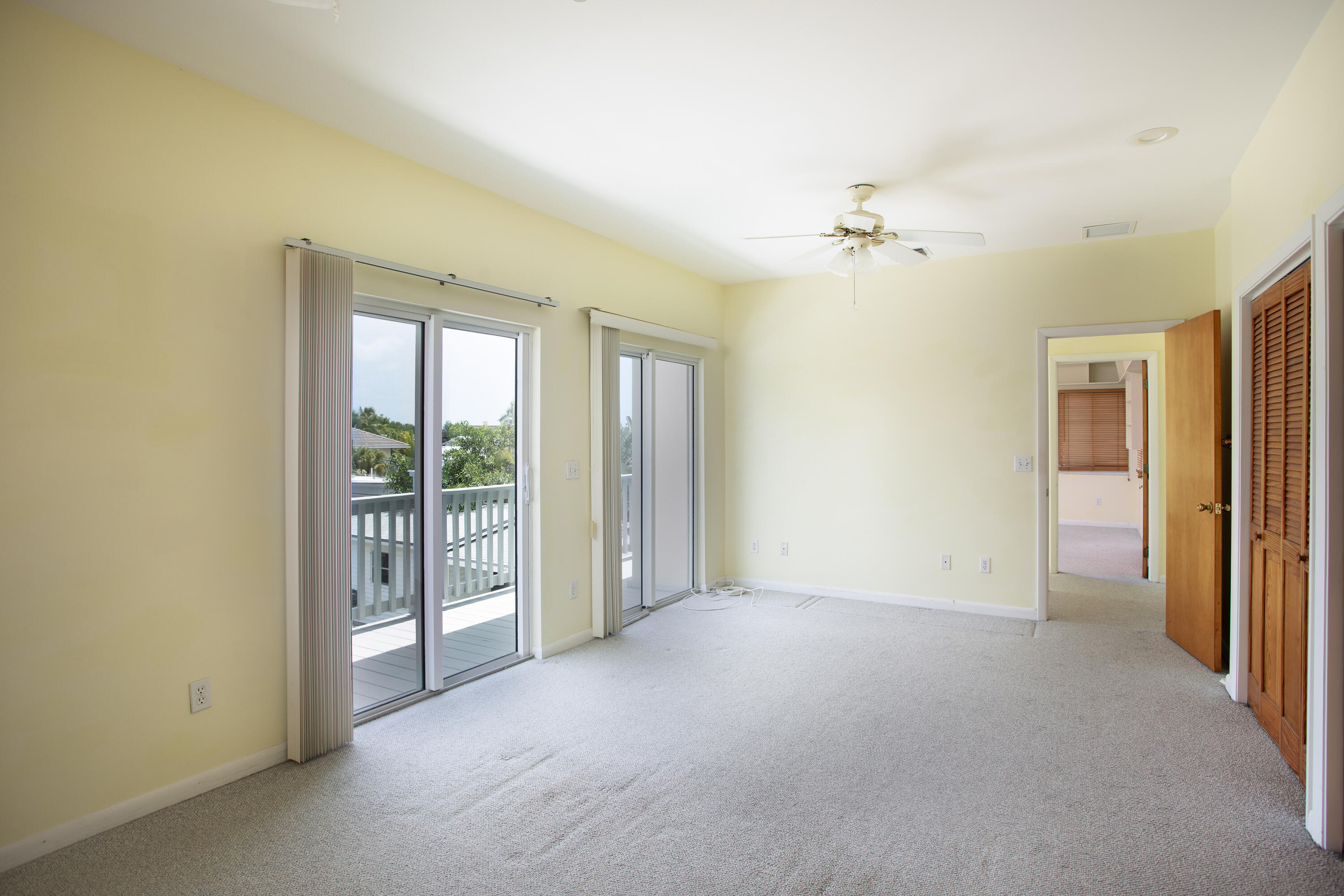 2934 Riviera Drive Property Photo 16