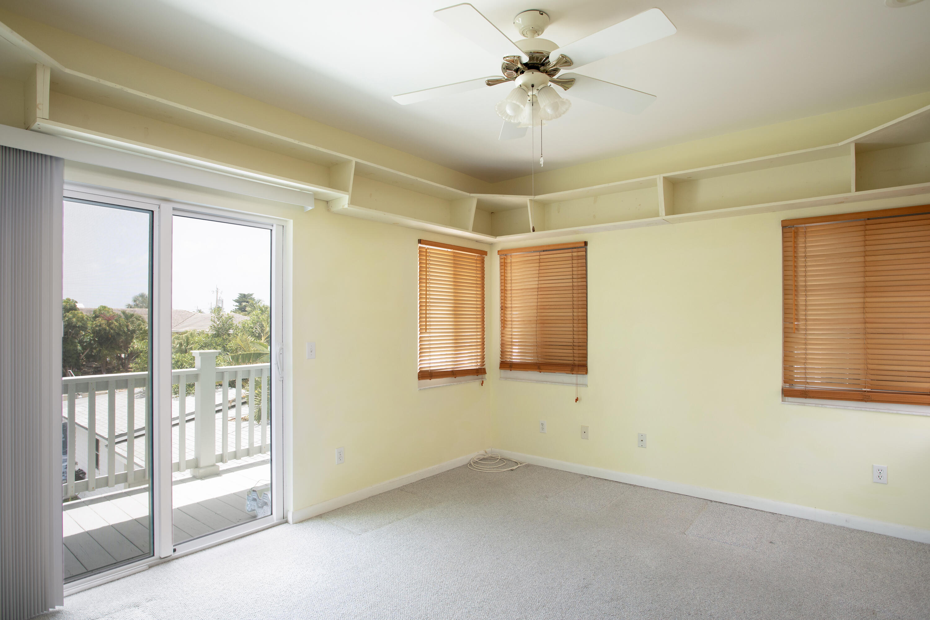 2934 Riviera Drive Property Photo 19