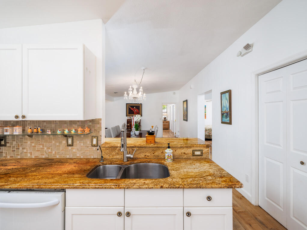 182 E Cahill Court Property Photo 25