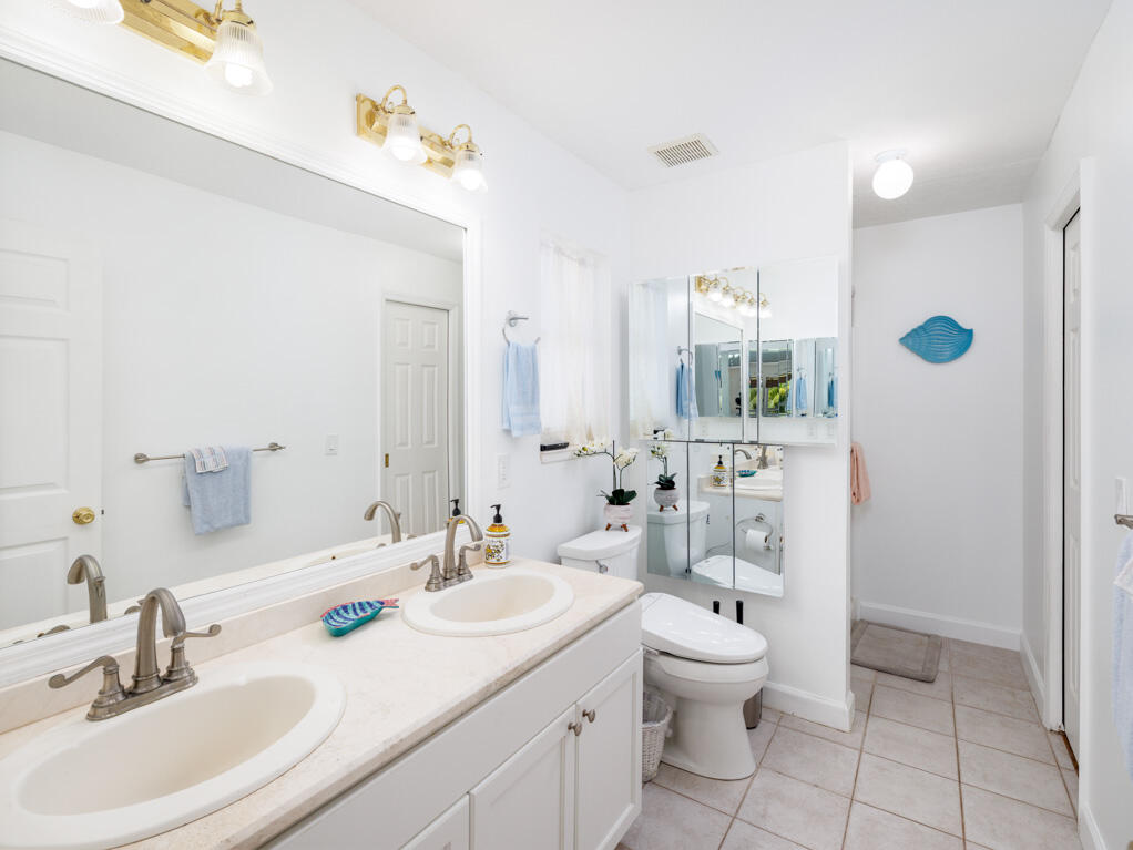182 E Cahill Court Property Photo 35