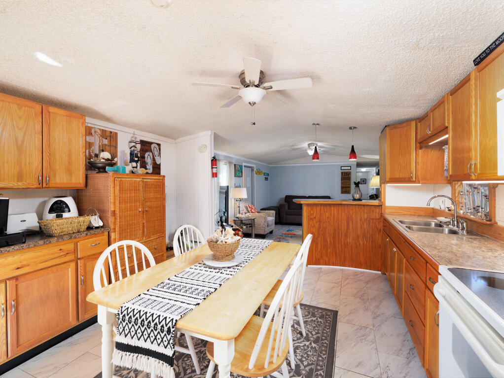31249 Avenue D Property Photo 7