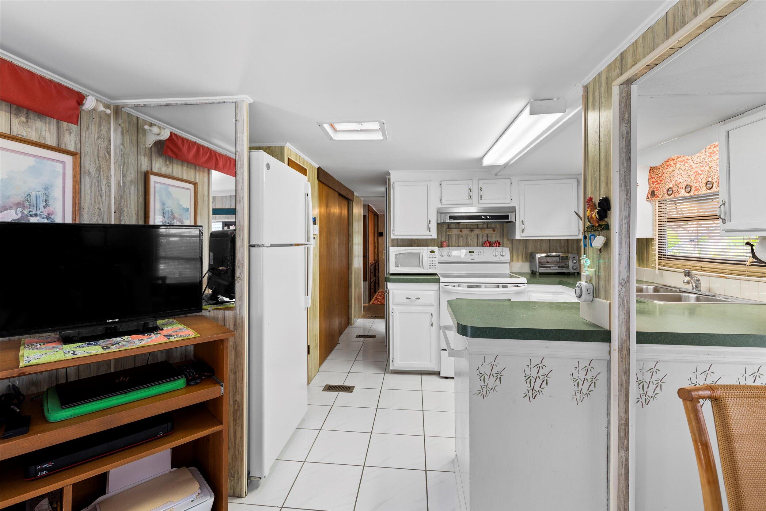 701 Spanish Main Drive, 21 Property Photo 8