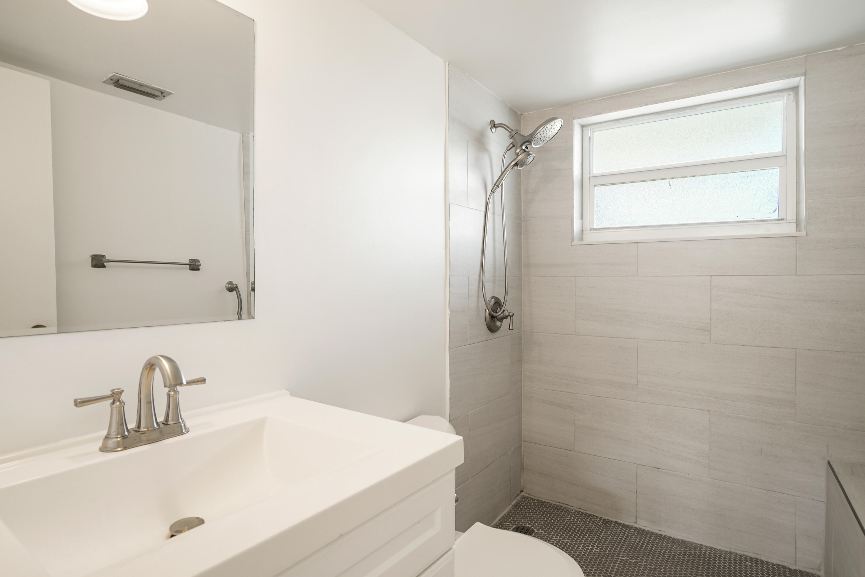 200 Wrenn Street, 203 Property Photo 5