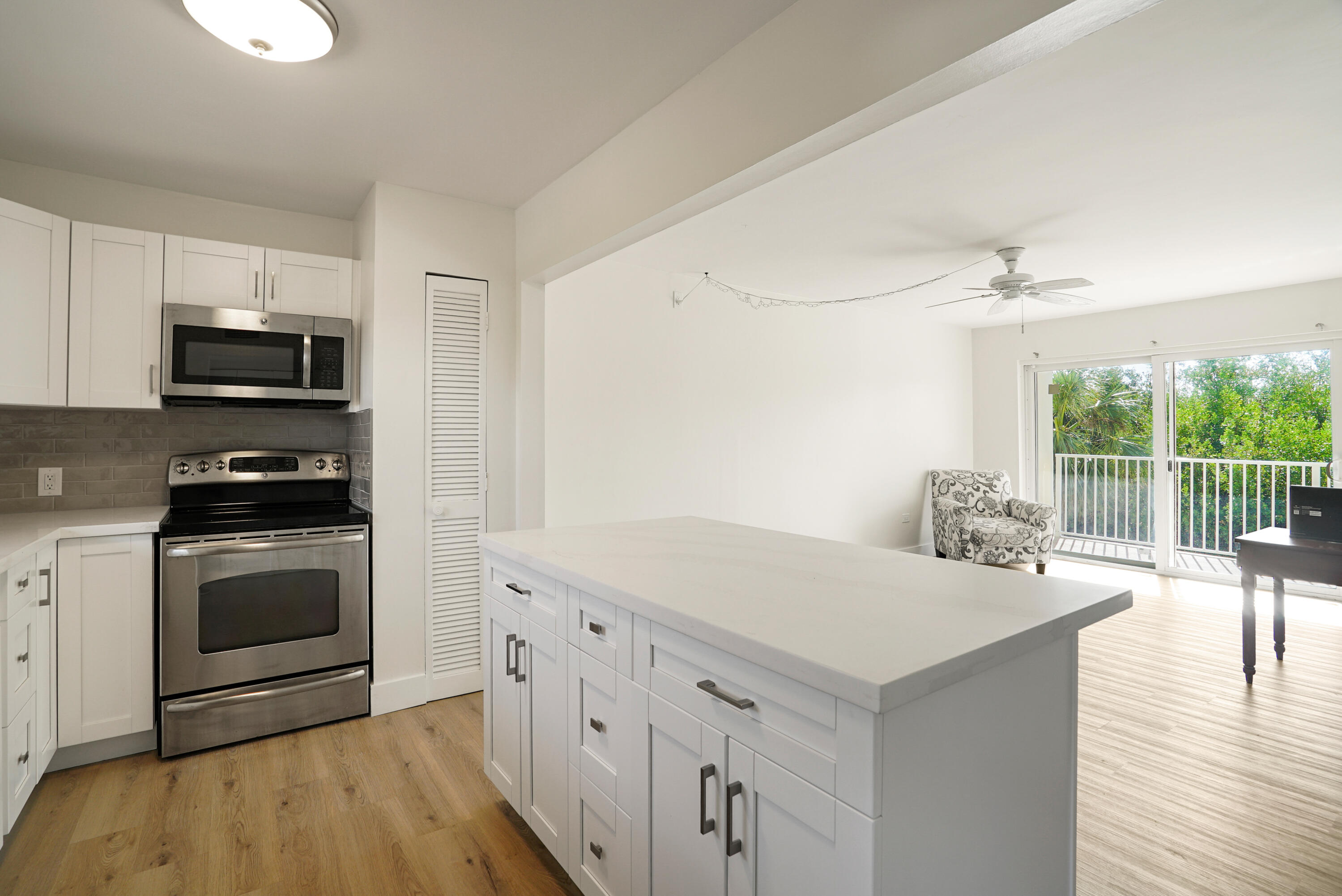 200 Wrenn Street, 203 Property Photo 8