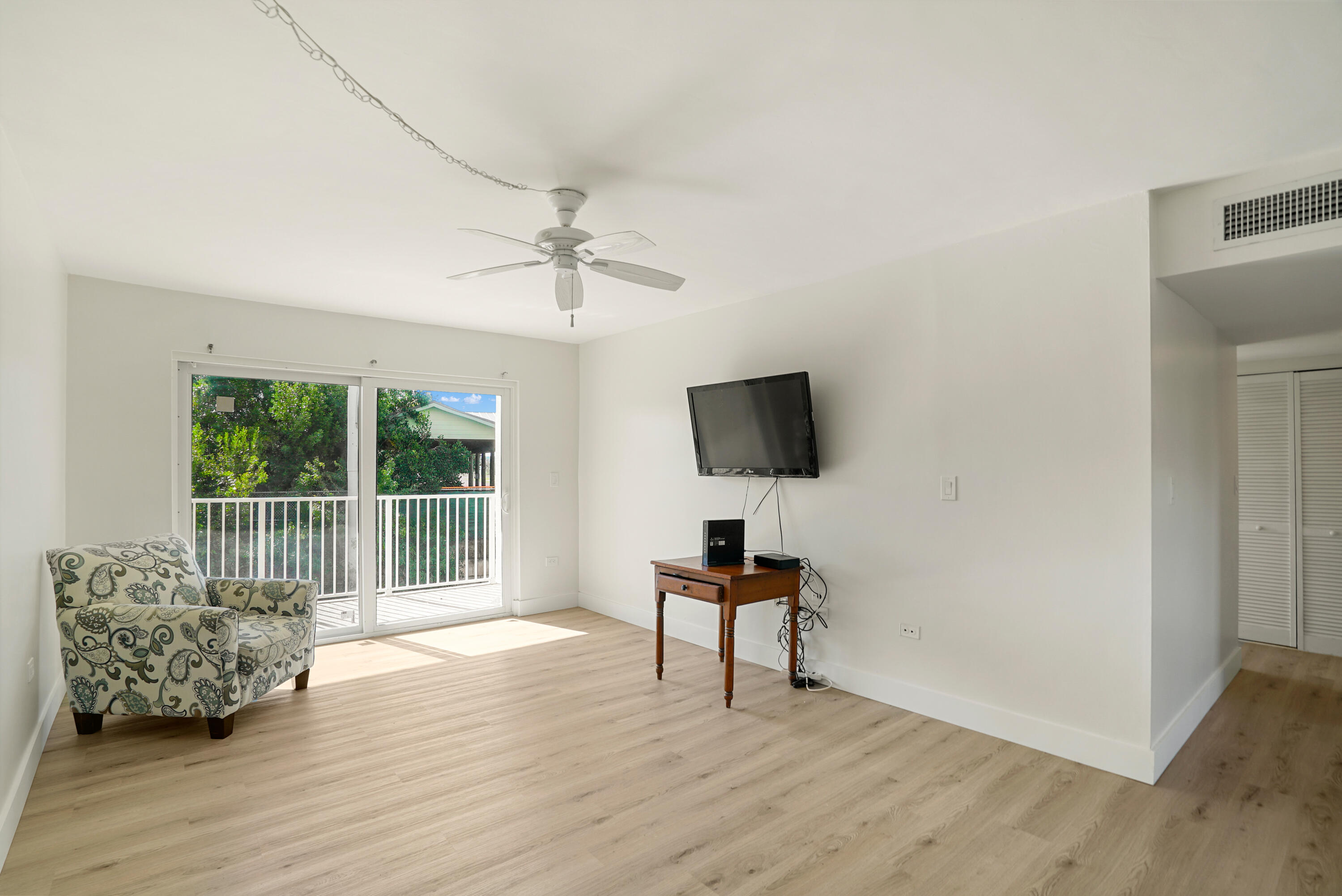 200 Wrenn Street, 203 Property Photo 10