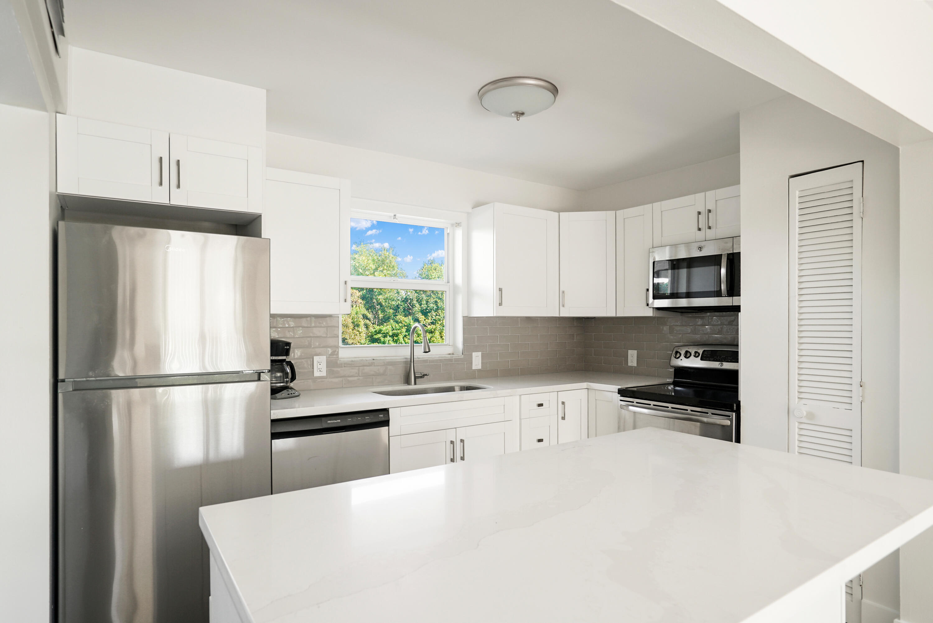 200 Wrenn Street, 203 Property Photo 17
