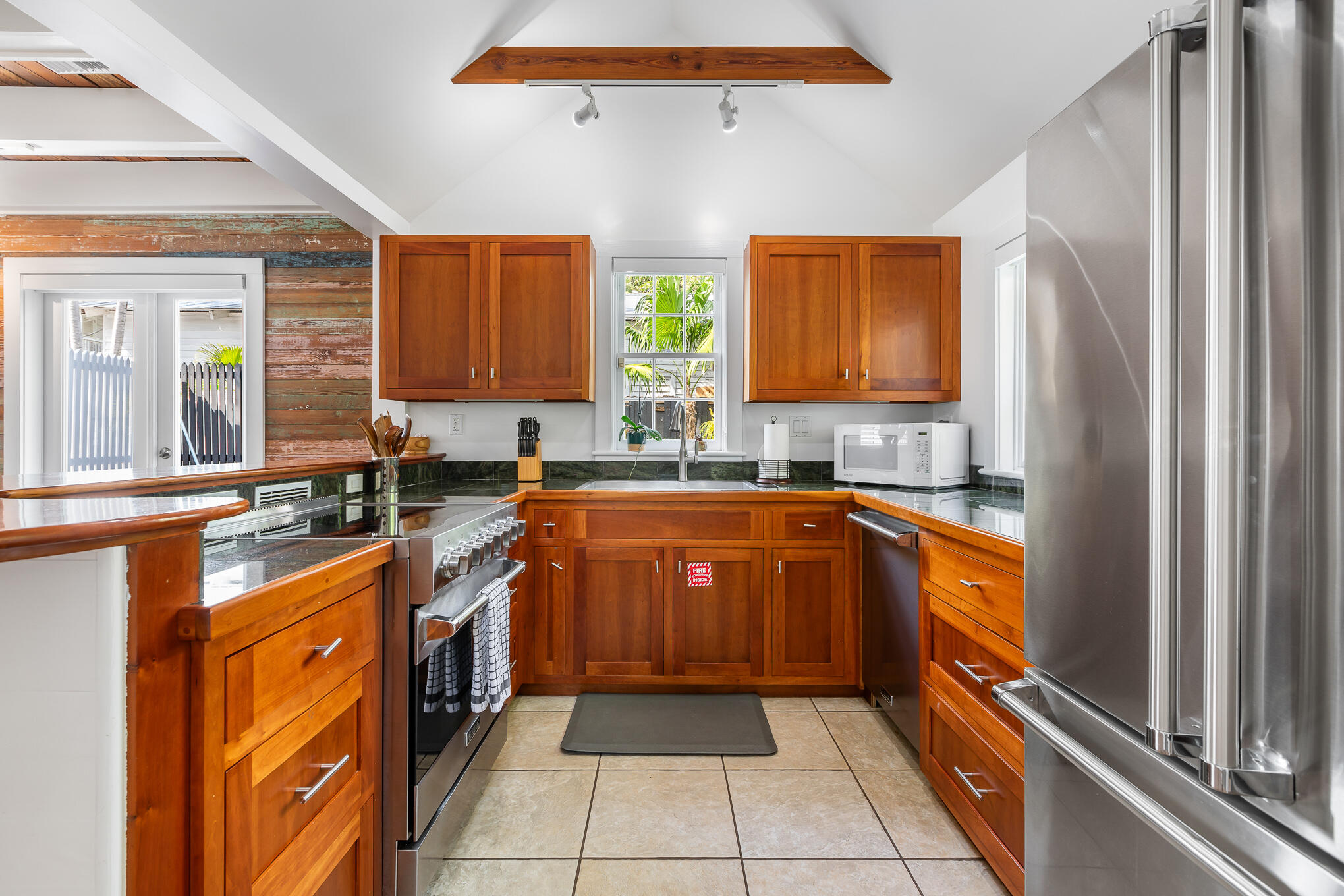 819 Elizabeth Street Property Photo 12