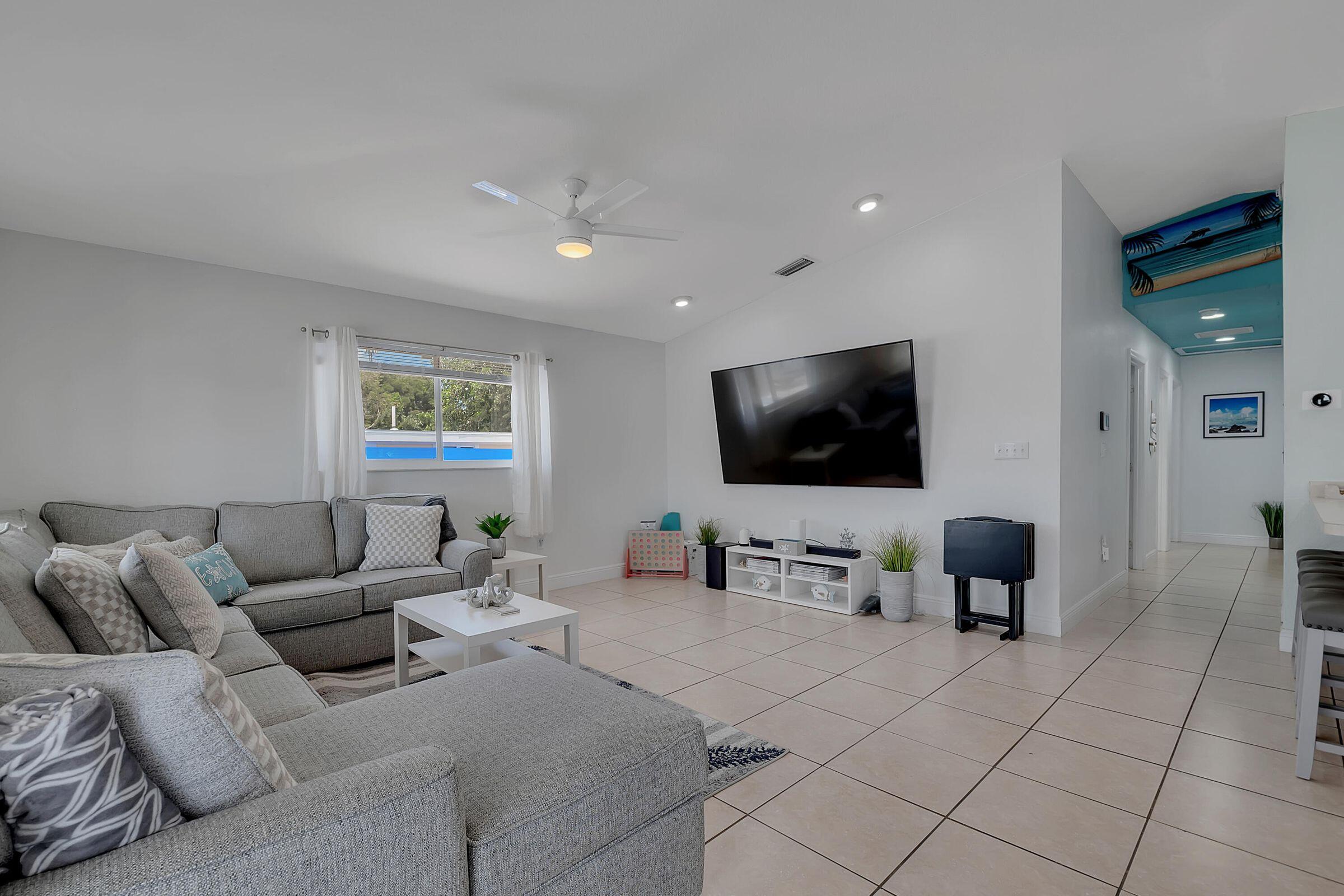 939 Plantation Road Property Photo 2
