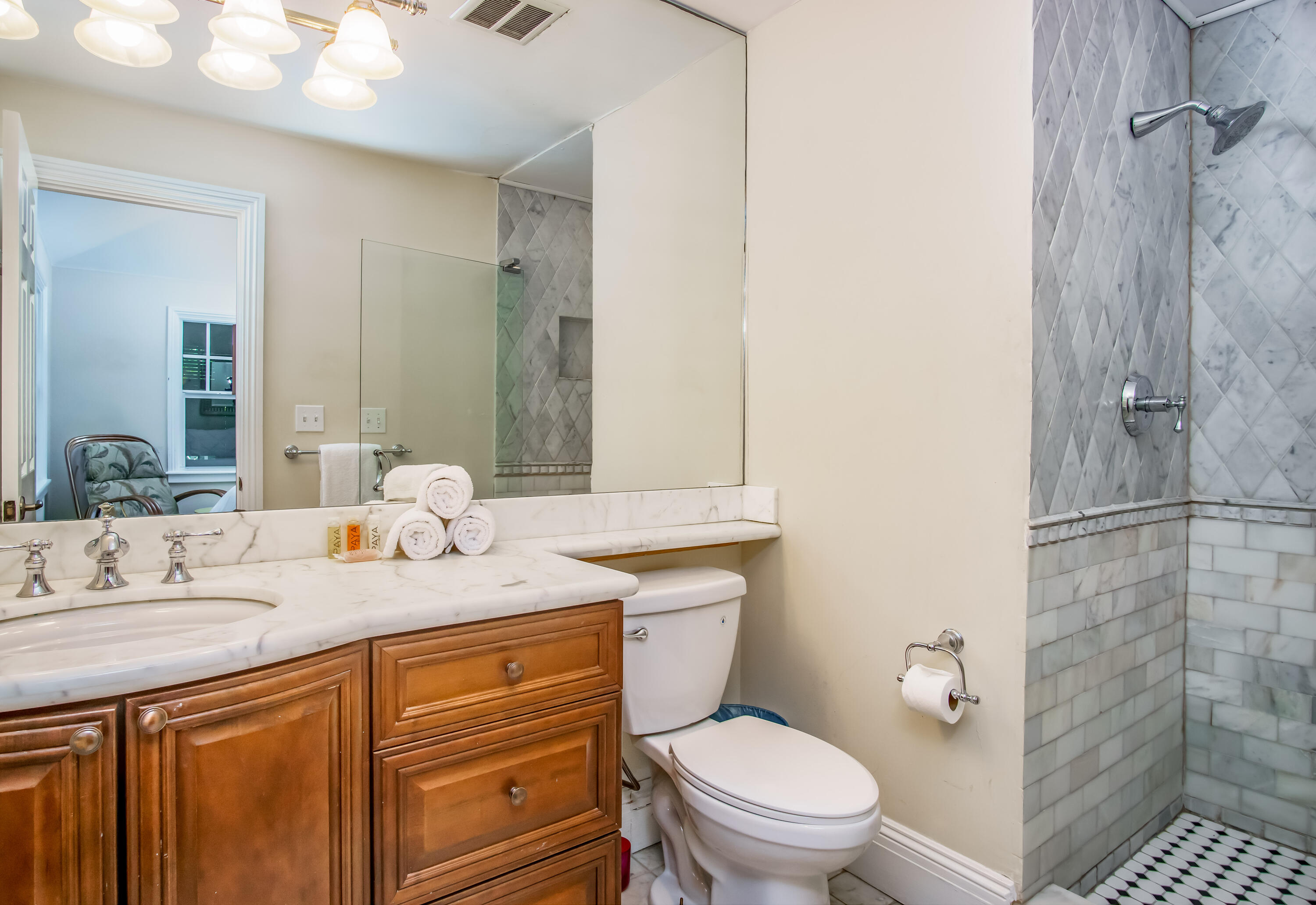 100 Admirals Lane Property Photo 25