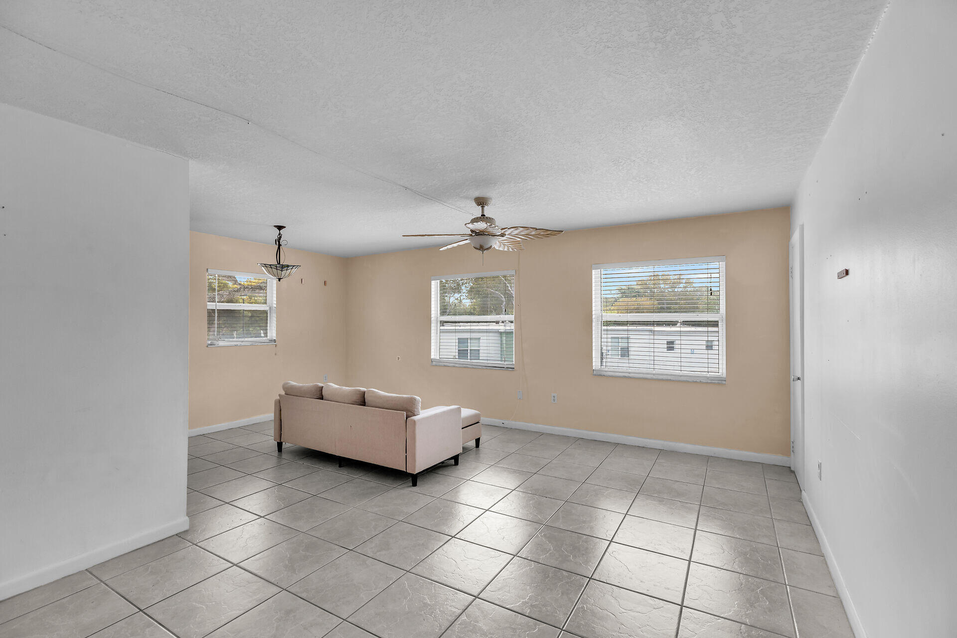 40 High Point Road, F-206 Property Photo 16
