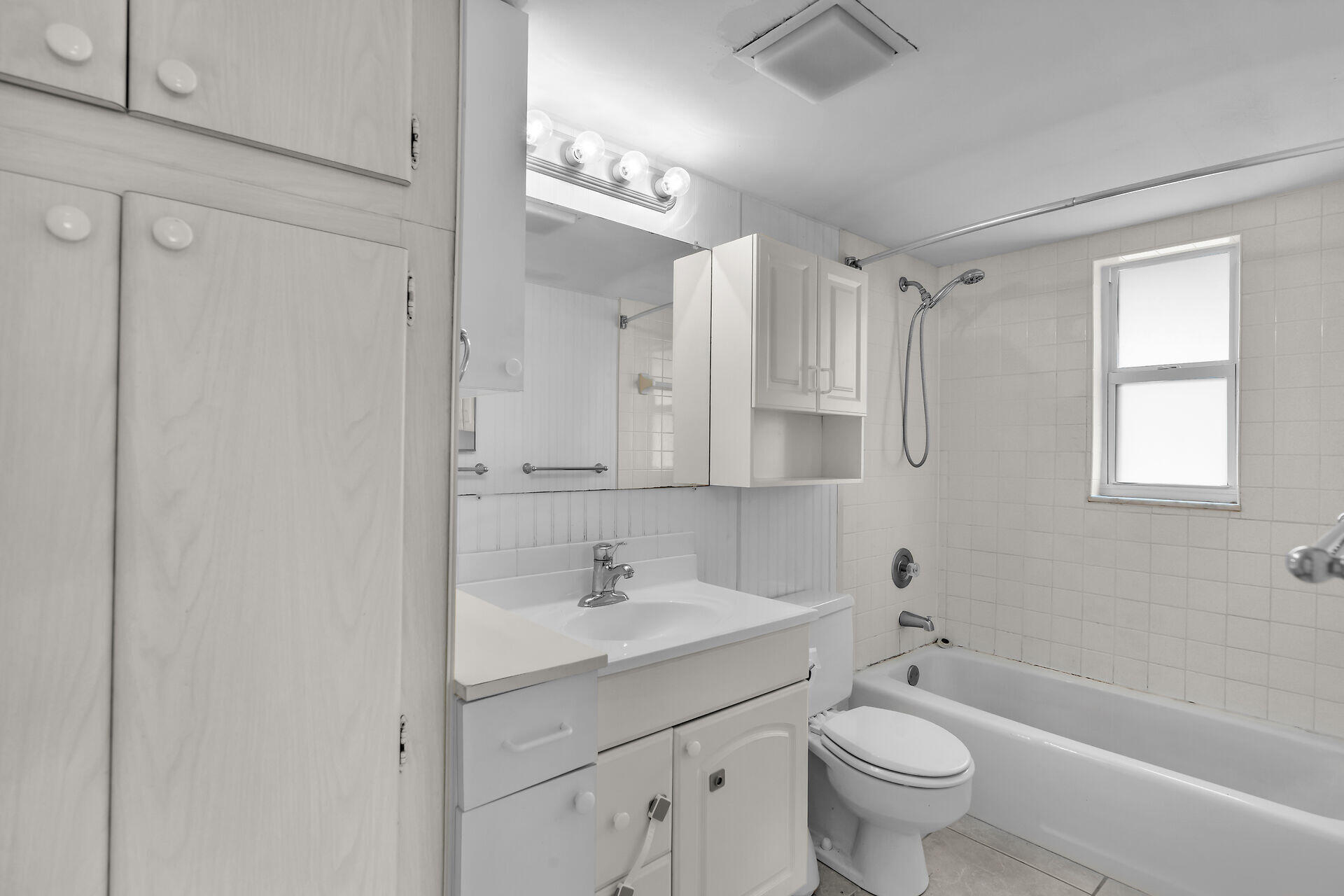40 High Point Road, F-206 Property Photo 22