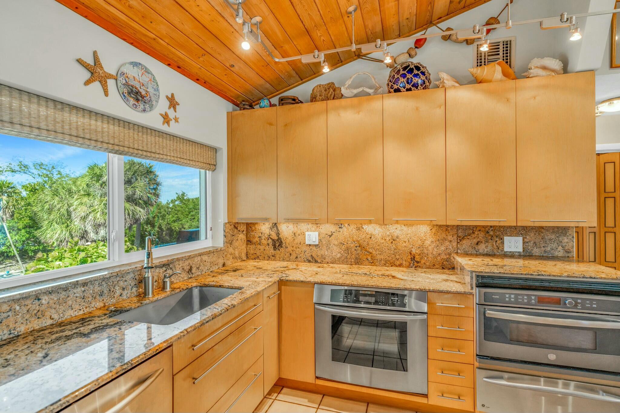 1073 Long Beach Drive Property Photo 14