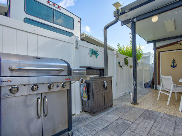 325 Calusa Street, 353 Property Photo 9