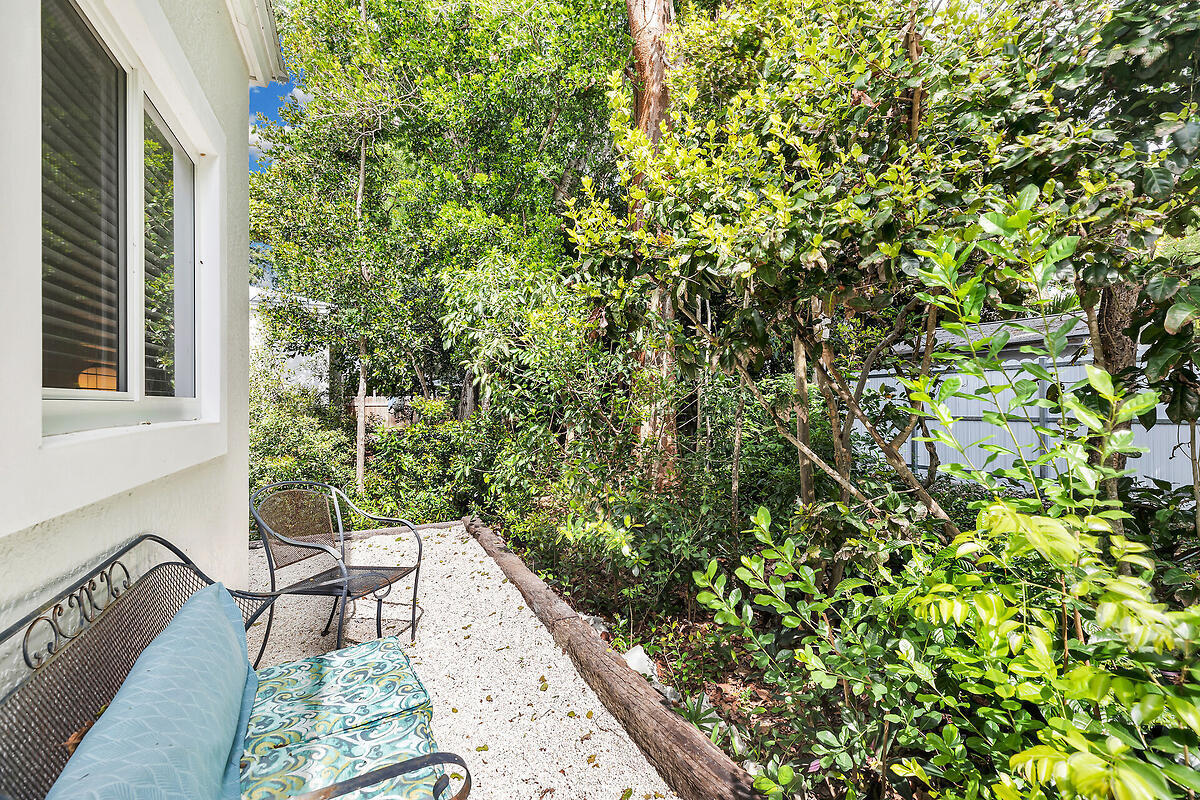 548 Palm Drive Property Photo 32