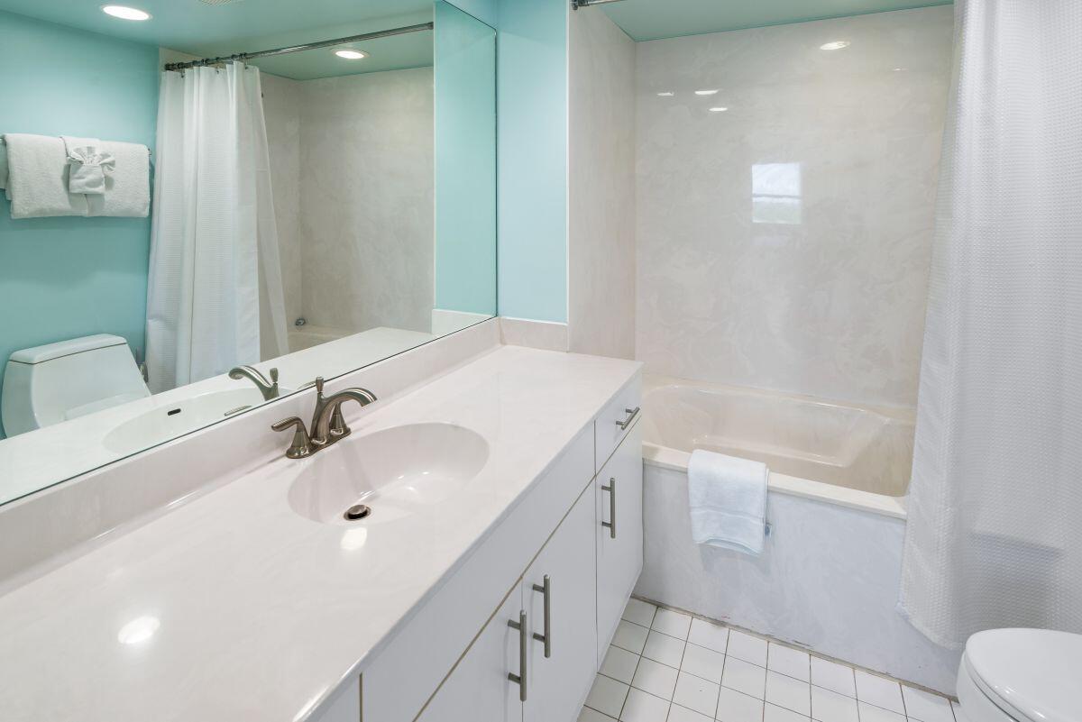 1901 S Roosevelt Boulevard, 202w Property Photo 20