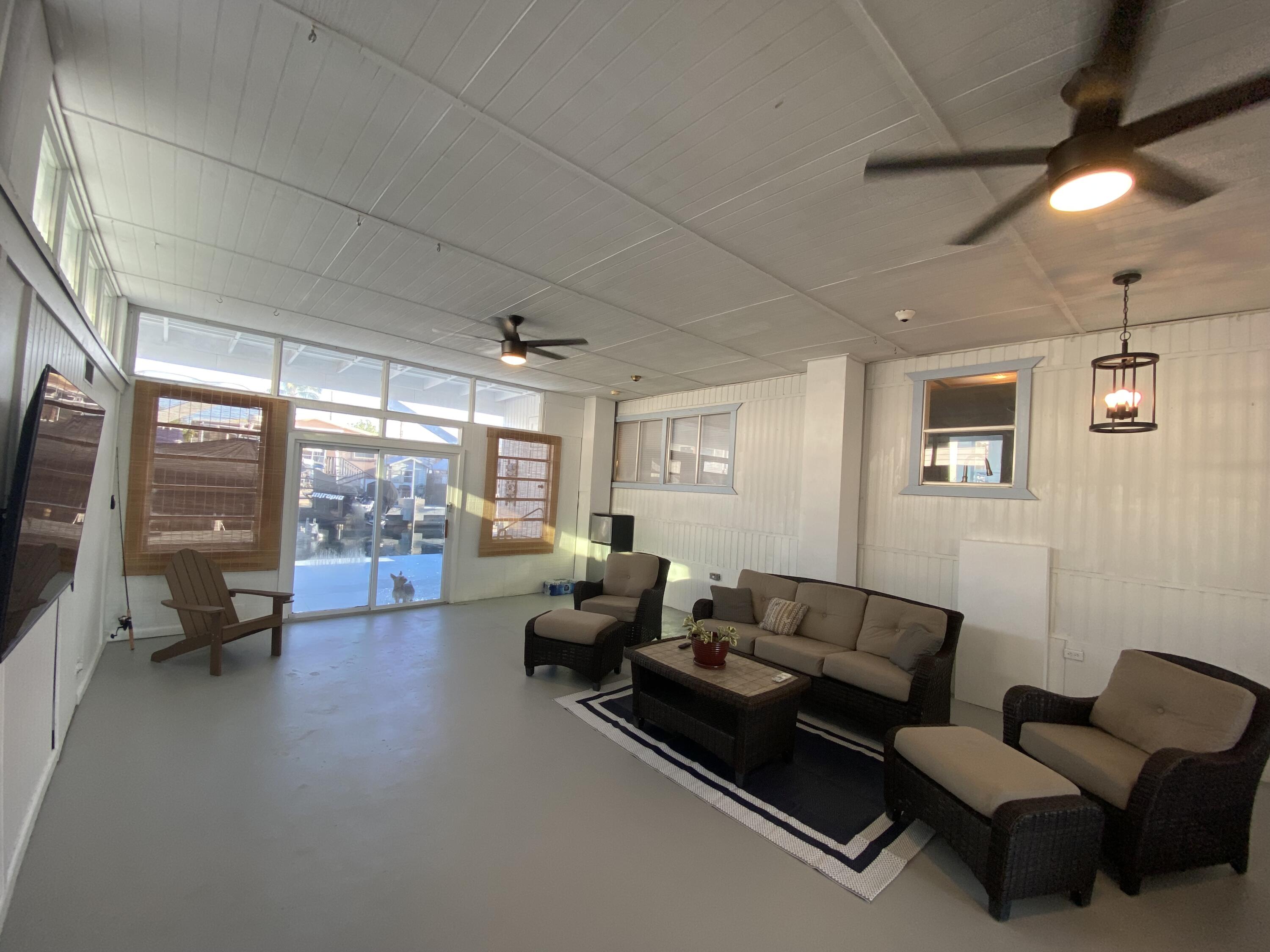 174 W Avenue C Property Photo 8