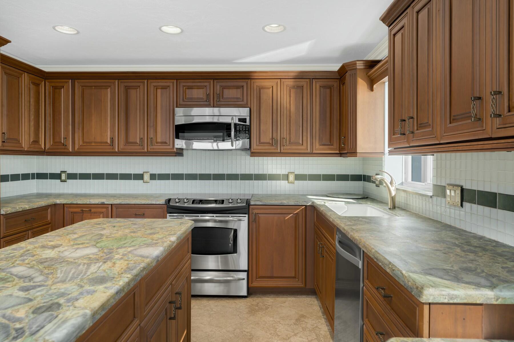 182 Bayview Drive Property Photo 17