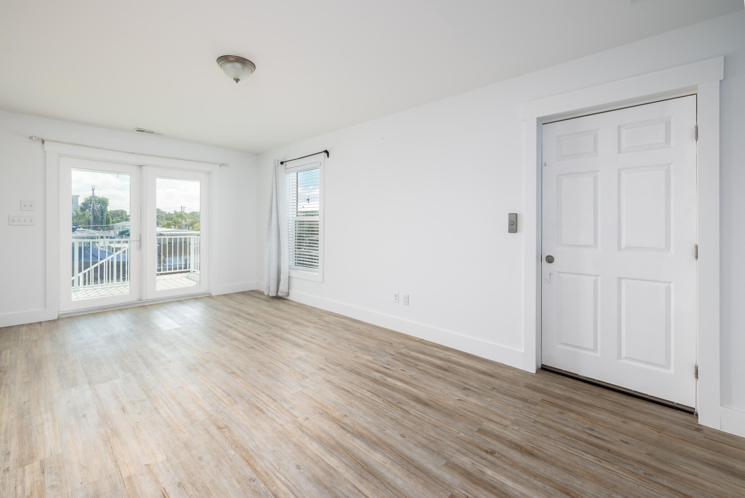 718 Garden State Lane Property Photo 8