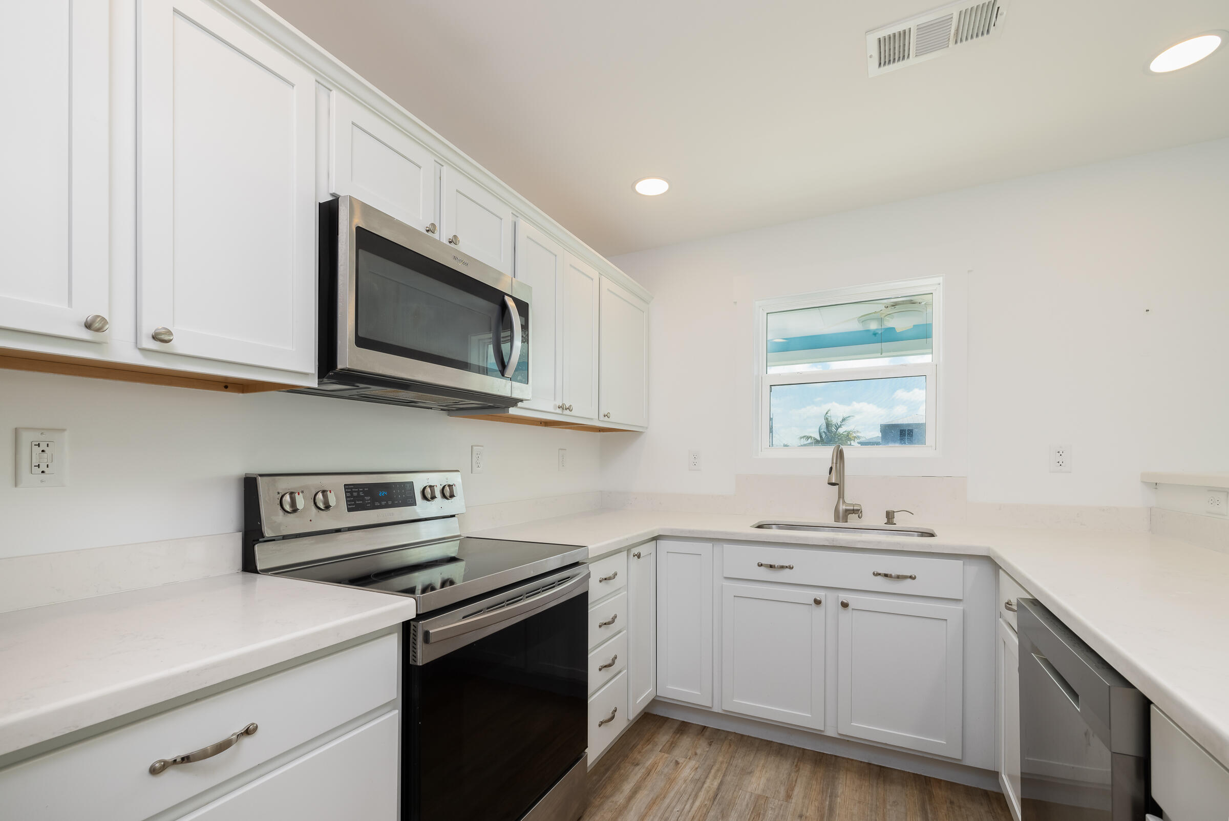 718 Garden State Lane Property Photo 11