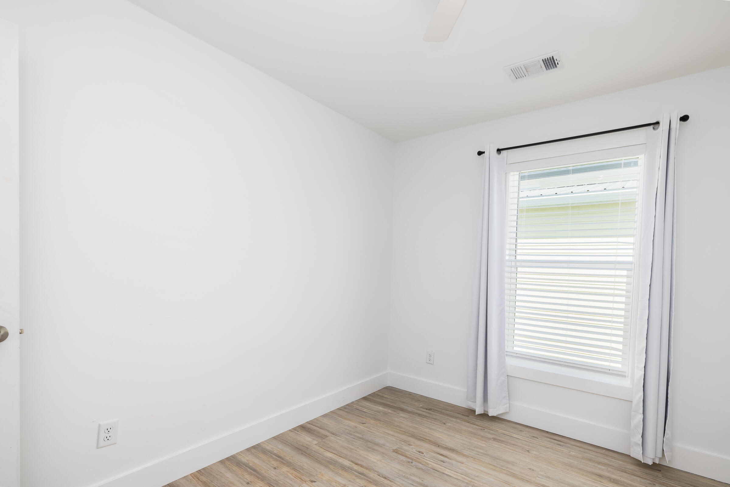 718 Garden State Lane Property Photo 23