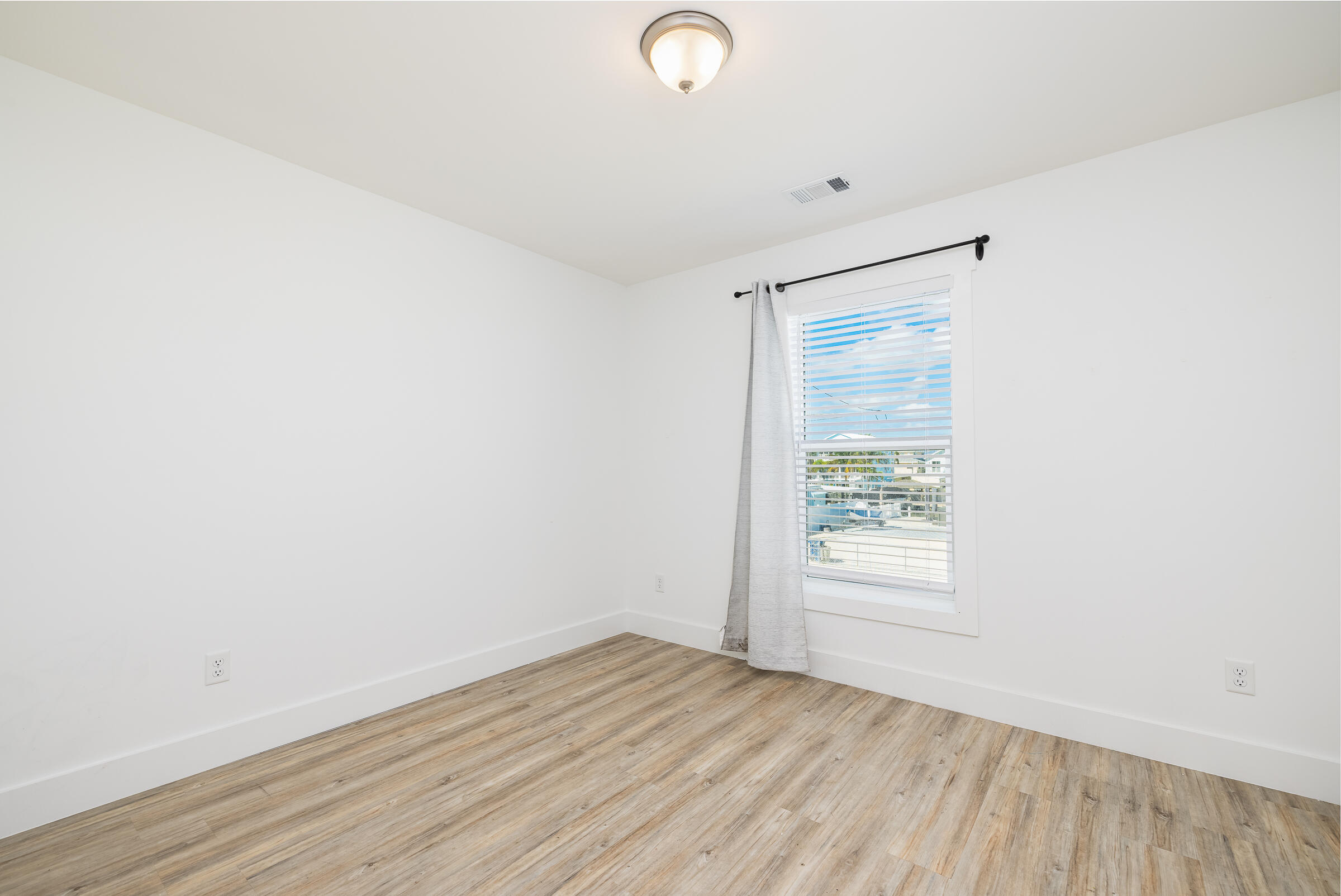 718 Garden State Lane Property Photo 26