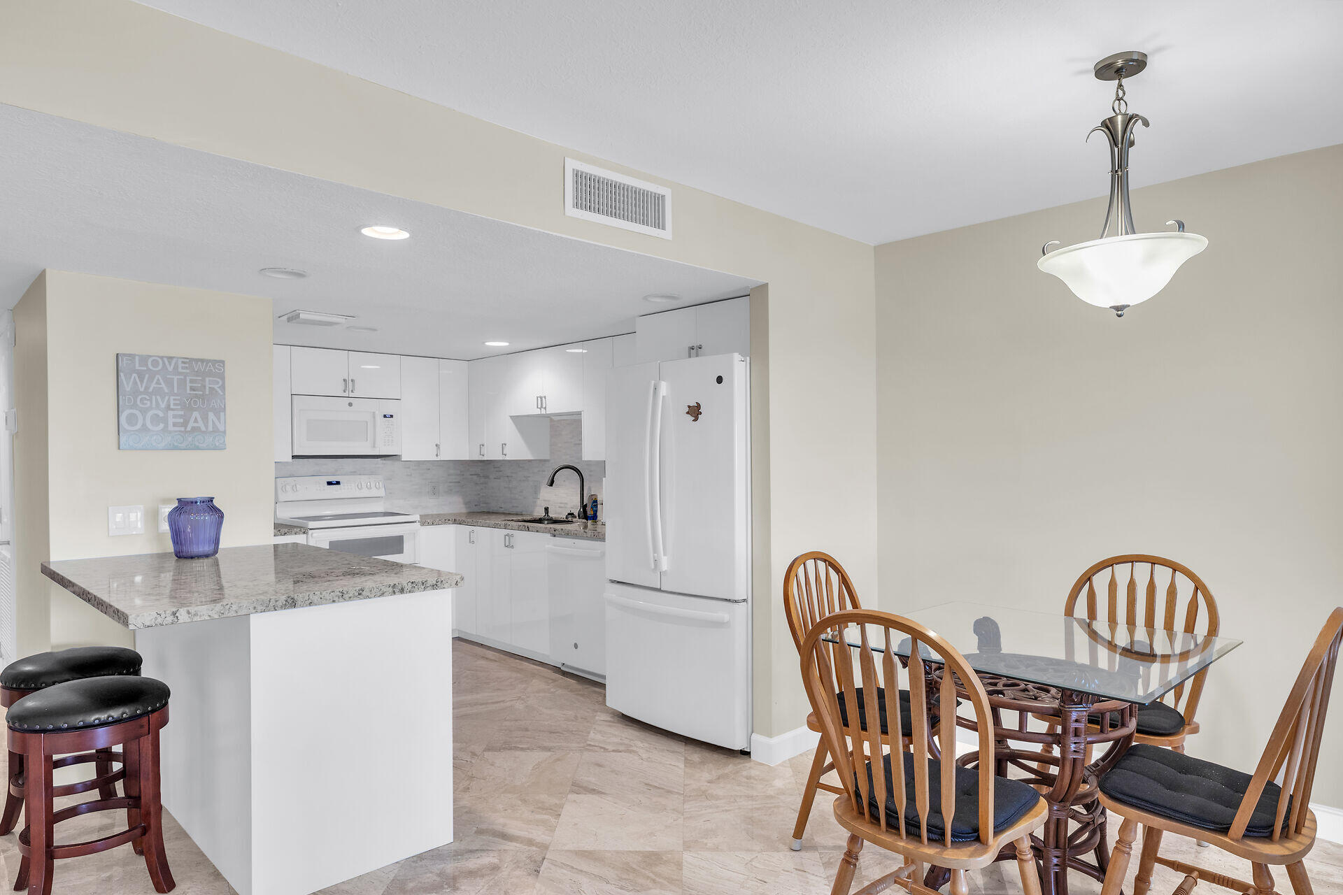 1001 W Ocean Drive, 1-105 Property Photo 10