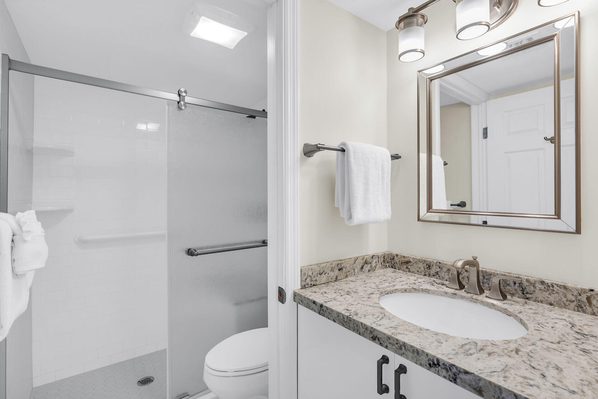 1001 W Ocean Drive, 1-105 Property Photo 17