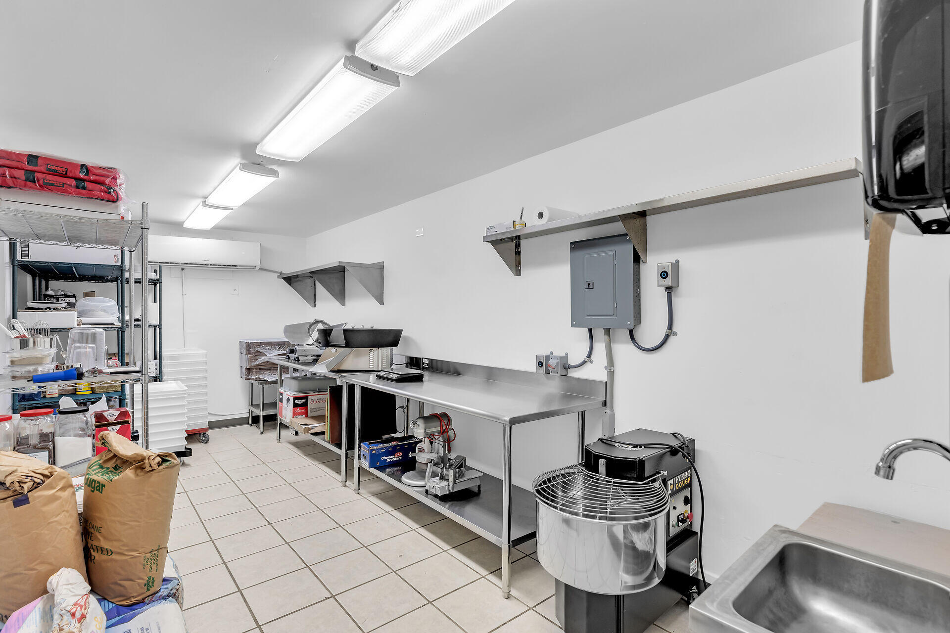 1110 White Street Pizza Property Photo 26