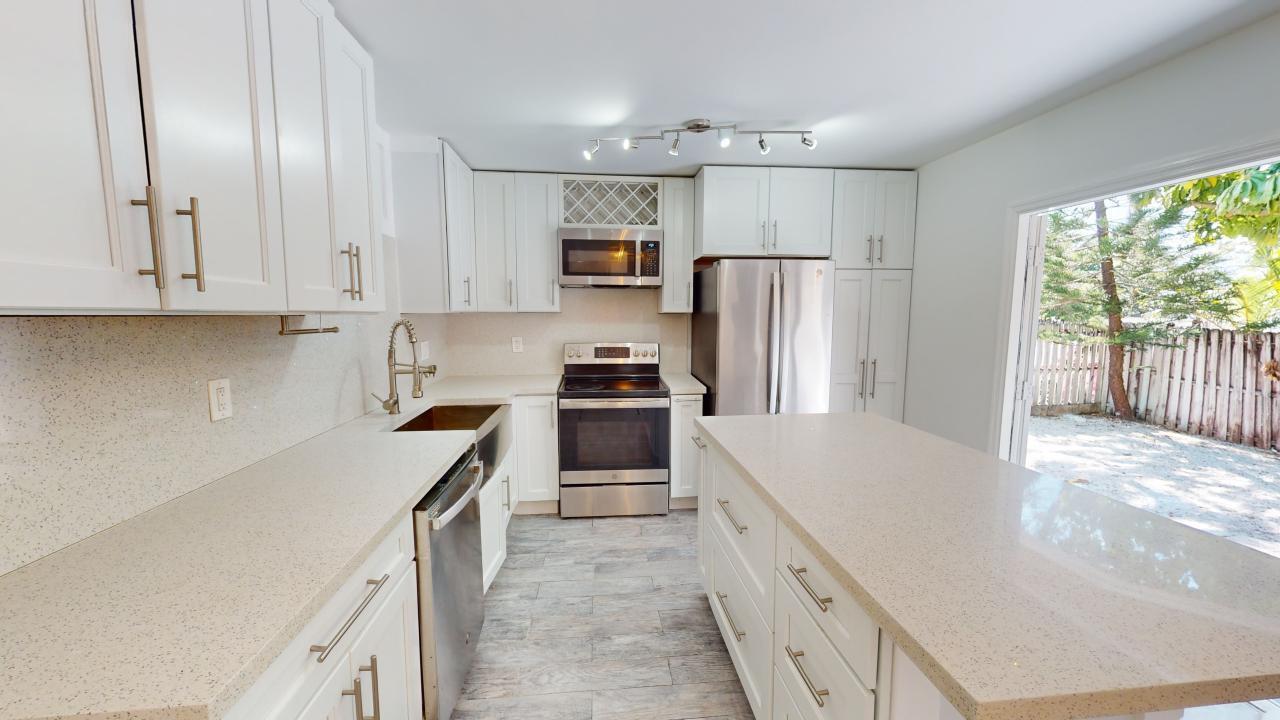 3329 Harriet Avenue Property Photo 6