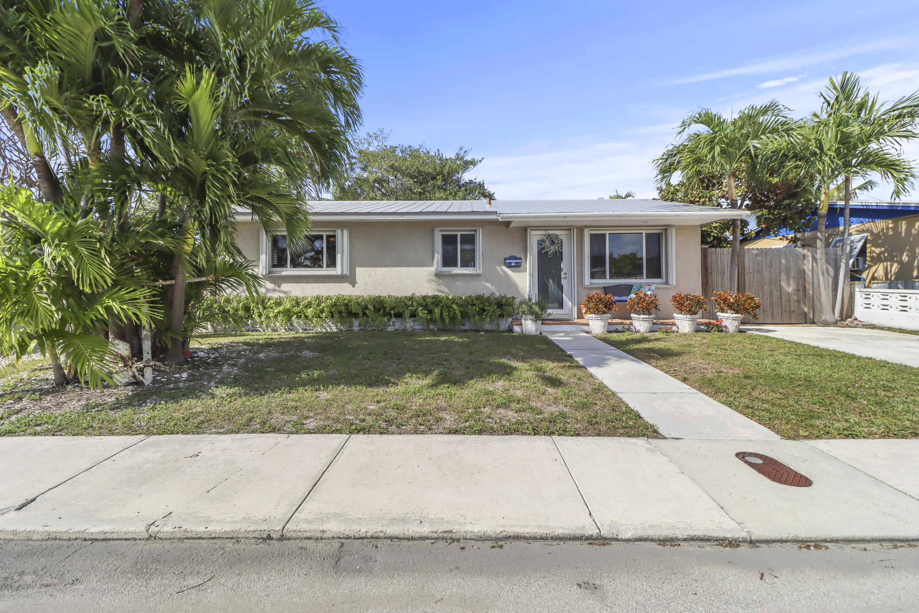 908 18th Street Property Photo 1