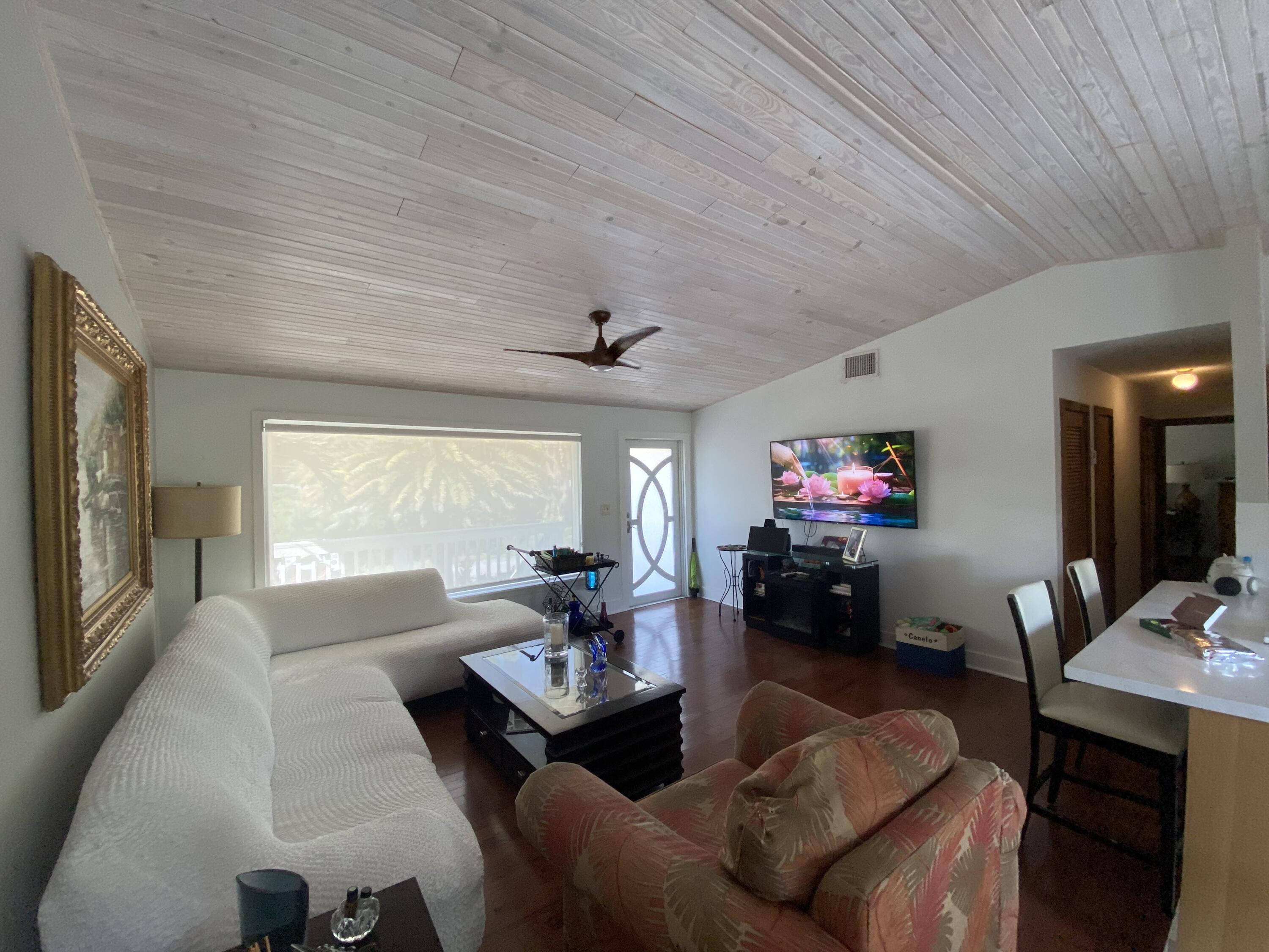 880 La Paloma Road Property Photo 2