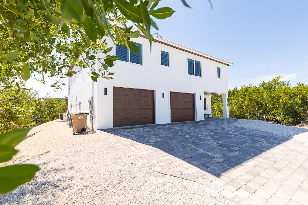 150 S Bahama Drive Property Photo 3