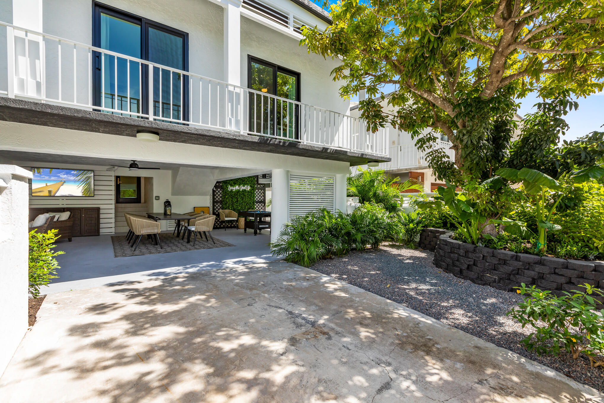 1717 Thompson Street Property Photo 3