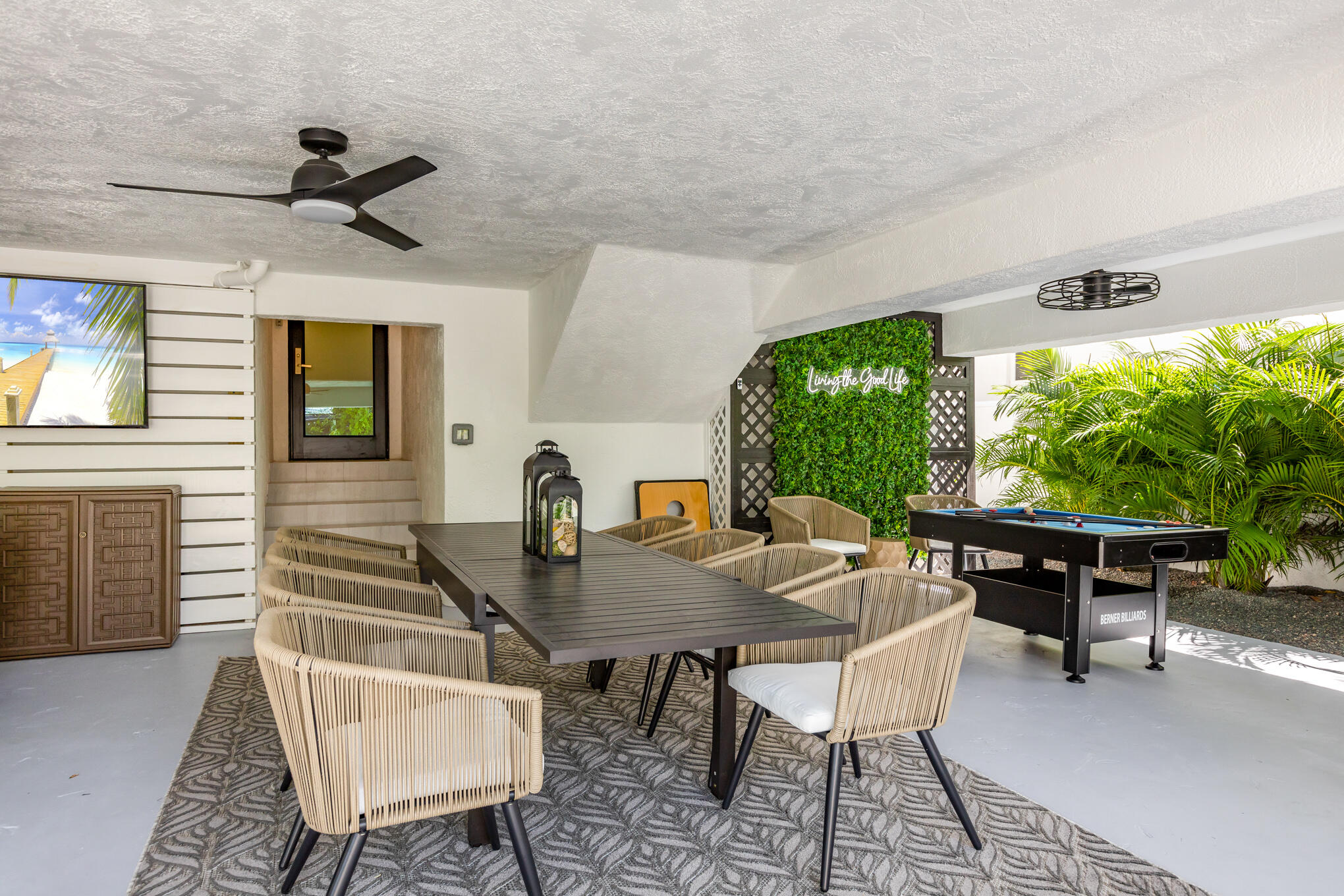 1717 Thompson Street Property Photo 4