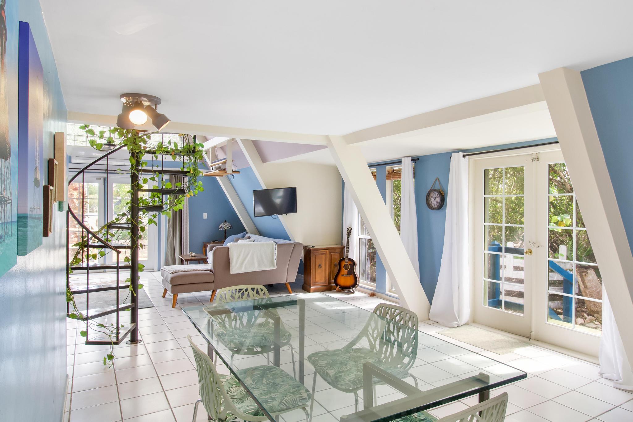 1923 Narcissus Avenue Property Photo 4
