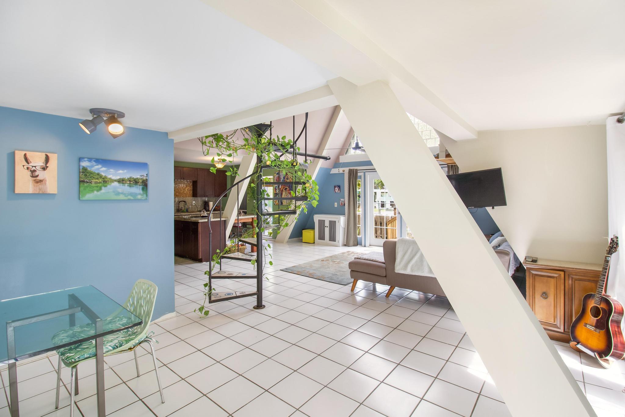 1923 Narcissus Avenue Property Photo 5