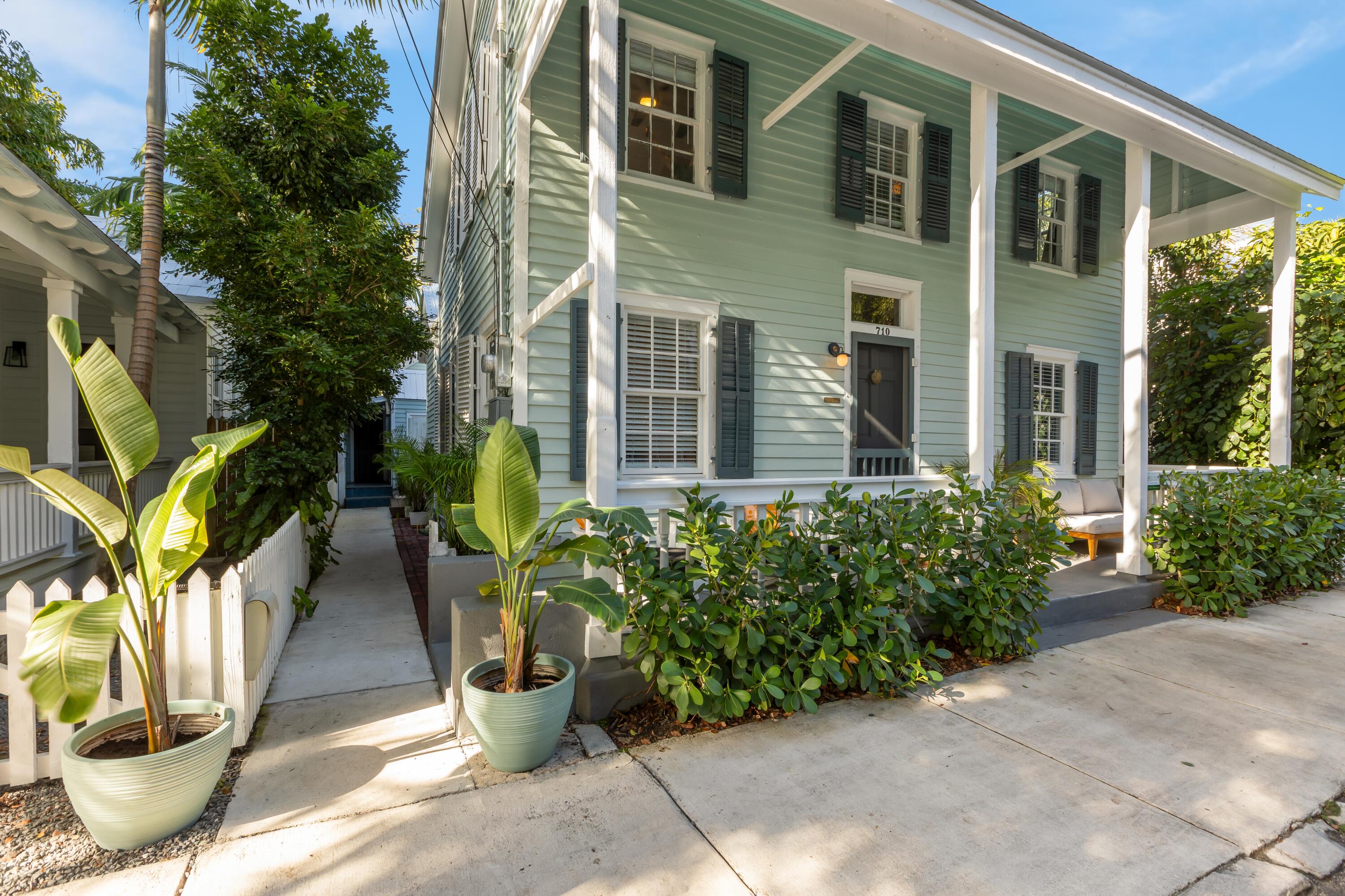 710 Ashe Street, Front And Back Property Photo 4
