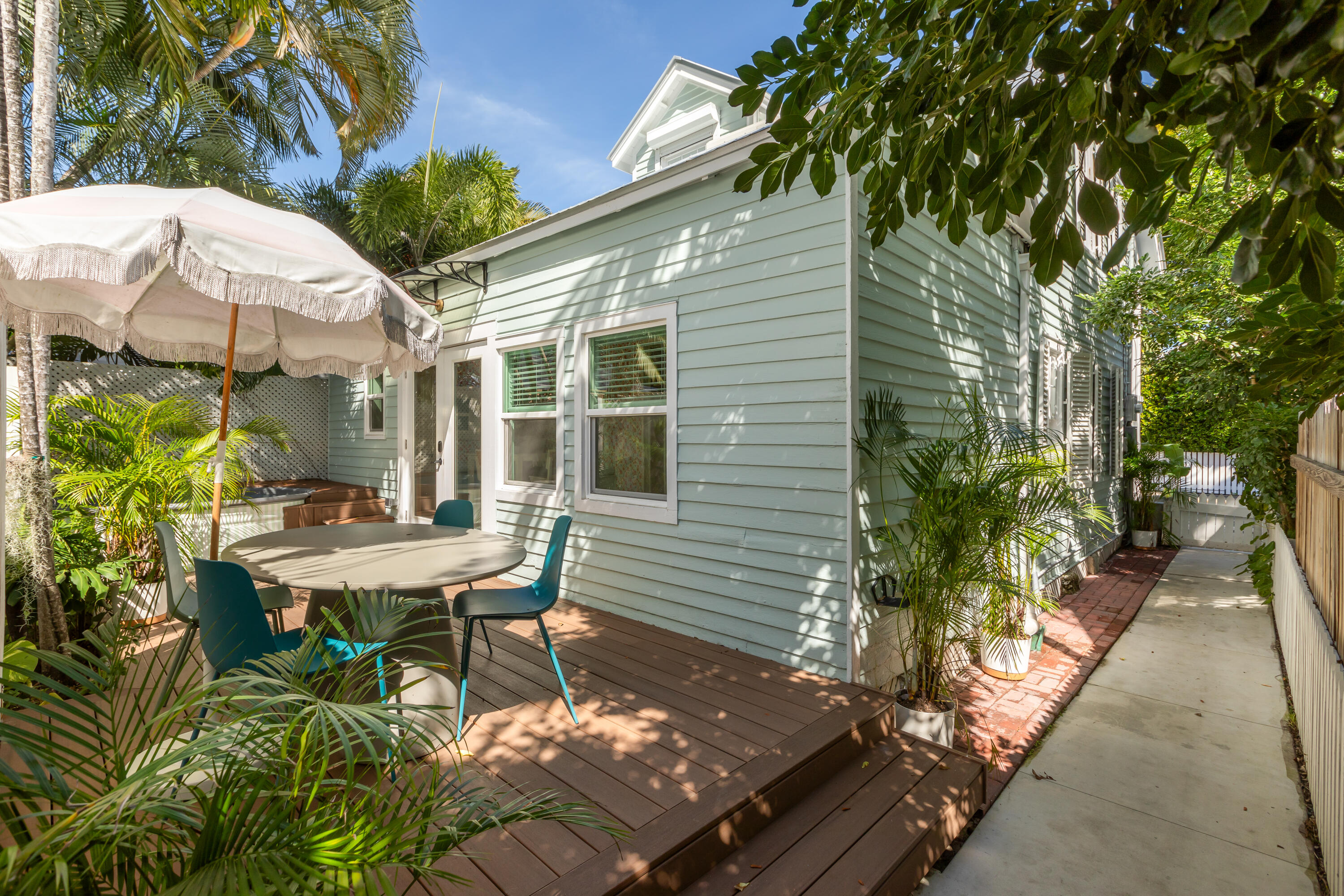 710 Ashe Street, Front And Back Property Photo 31