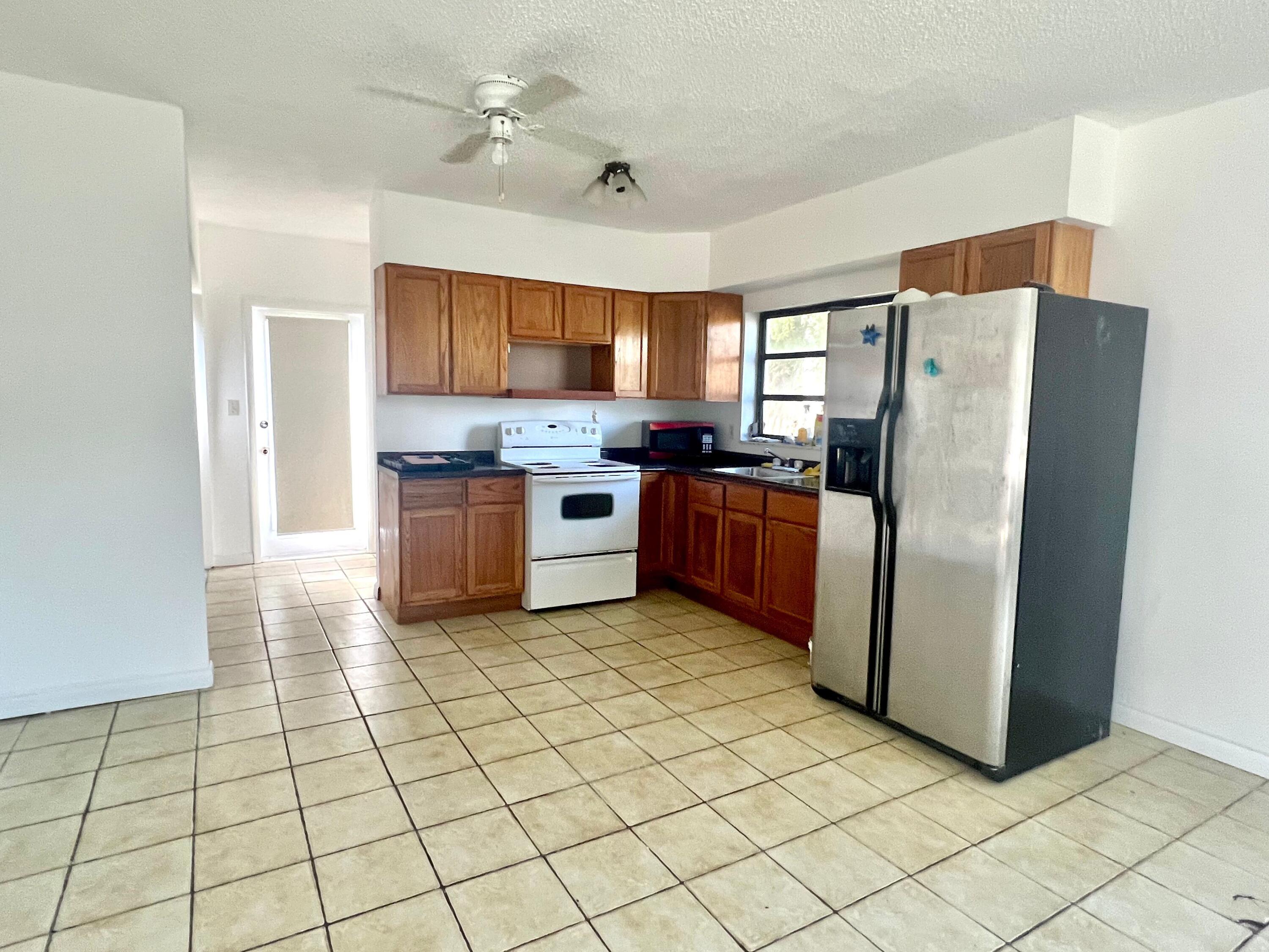 203 Tarpon Street Property Photo 10