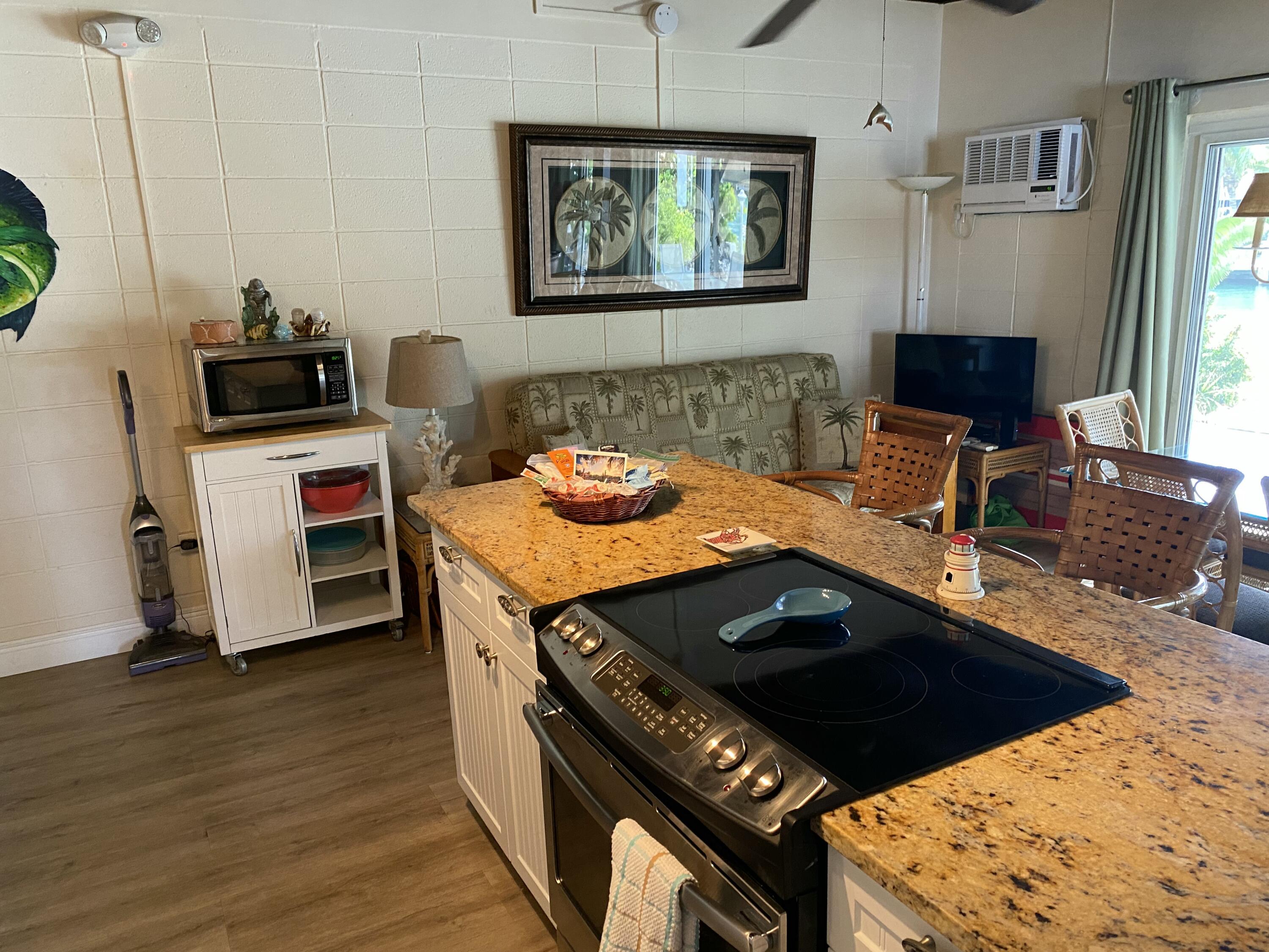 591 9th Street Property Photo 3