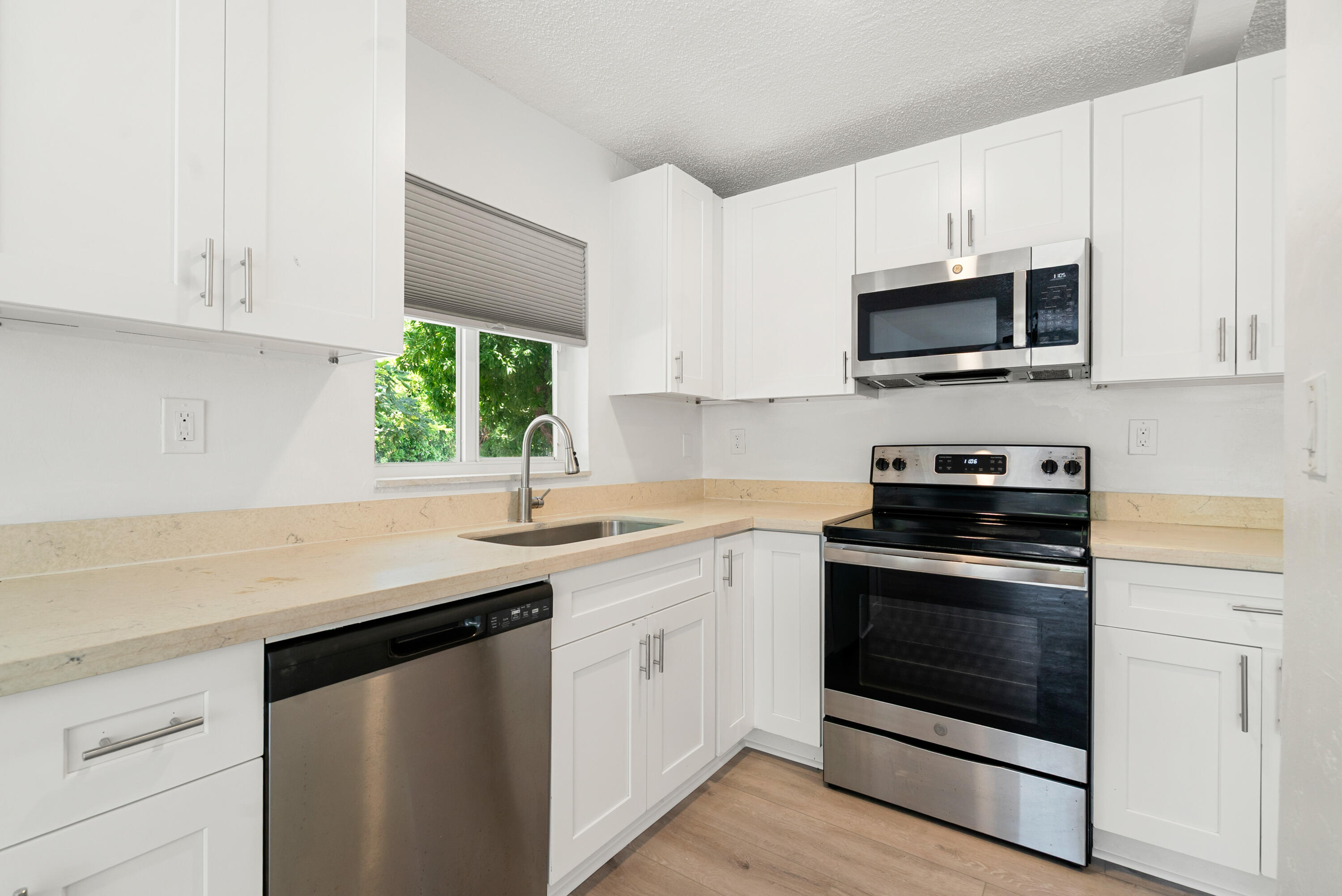 102 Harry Harris Drive Property Photo 13