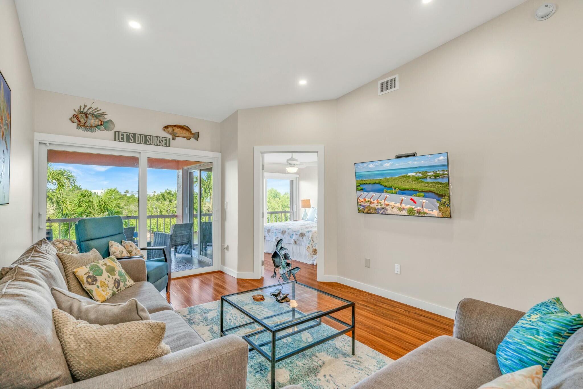 9860 Leeward Avenue Property Photo 10