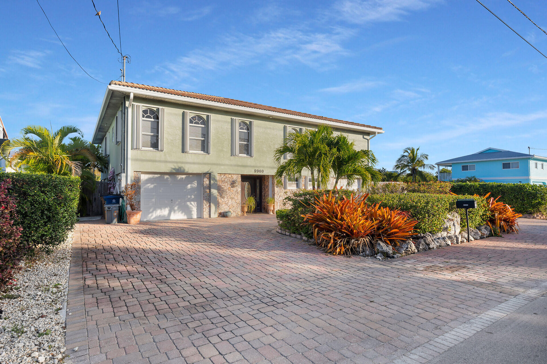 9960 Aviation Boulevard Property Photo 3